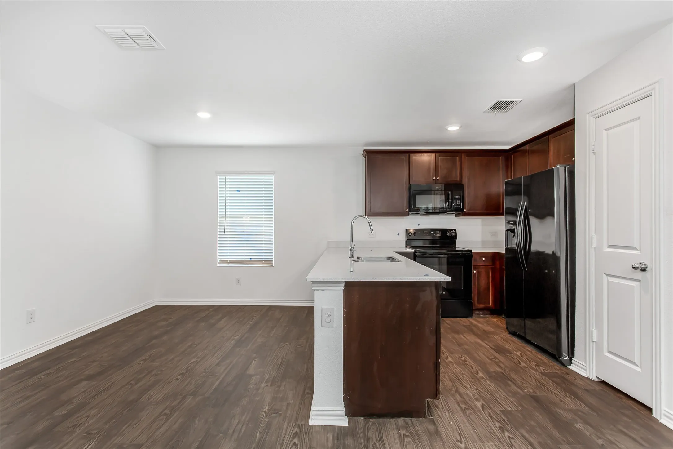 Single Family Residence For Rent in Dallas County , 9213 Marilyn Place, Dallas, Texas 75227, 4 Bedroom, 3 Bathroom, 2 Garage spaces, 1,940 Sqft, built in 2021, mls#21324258, Real Estate Agent in Dallas, Homes For Rent in Dallas county, Homes For Rent in Dallas, Realtor in Dallas Texas, Real Estate Brokerage Independent Realty Texas, Luminita Cordes Realtor