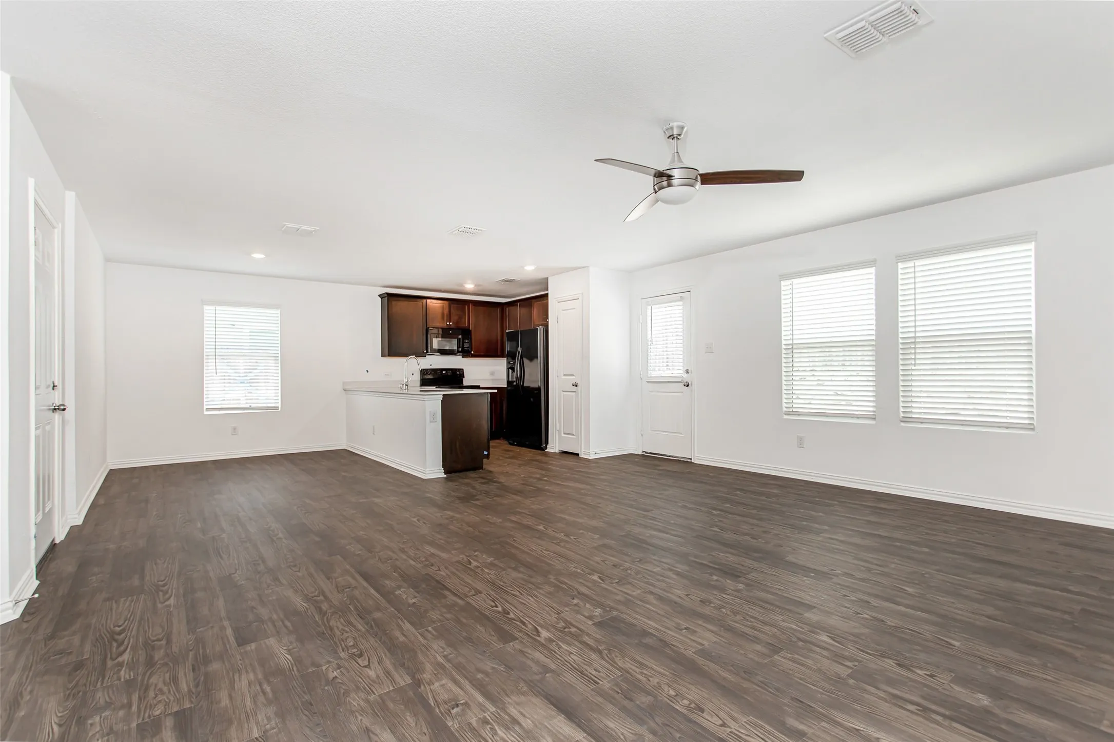 Single Family Residence For Rent in Dallas County , 9213 Marilyn Place, Dallas, Texas 75227, 4 Bedroom, 3 Bathroom, 2 Garage spaces, 1,940 Sqft, built in 2021, mls#21324258, Real Estate Agent in Dallas, Homes For Rent in Dallas county, Homes For Rent in Dallas, Realtor in Dallas Texas, Real Estate Brokerage Independent Realty Texas, Luminita Cordes Realtor