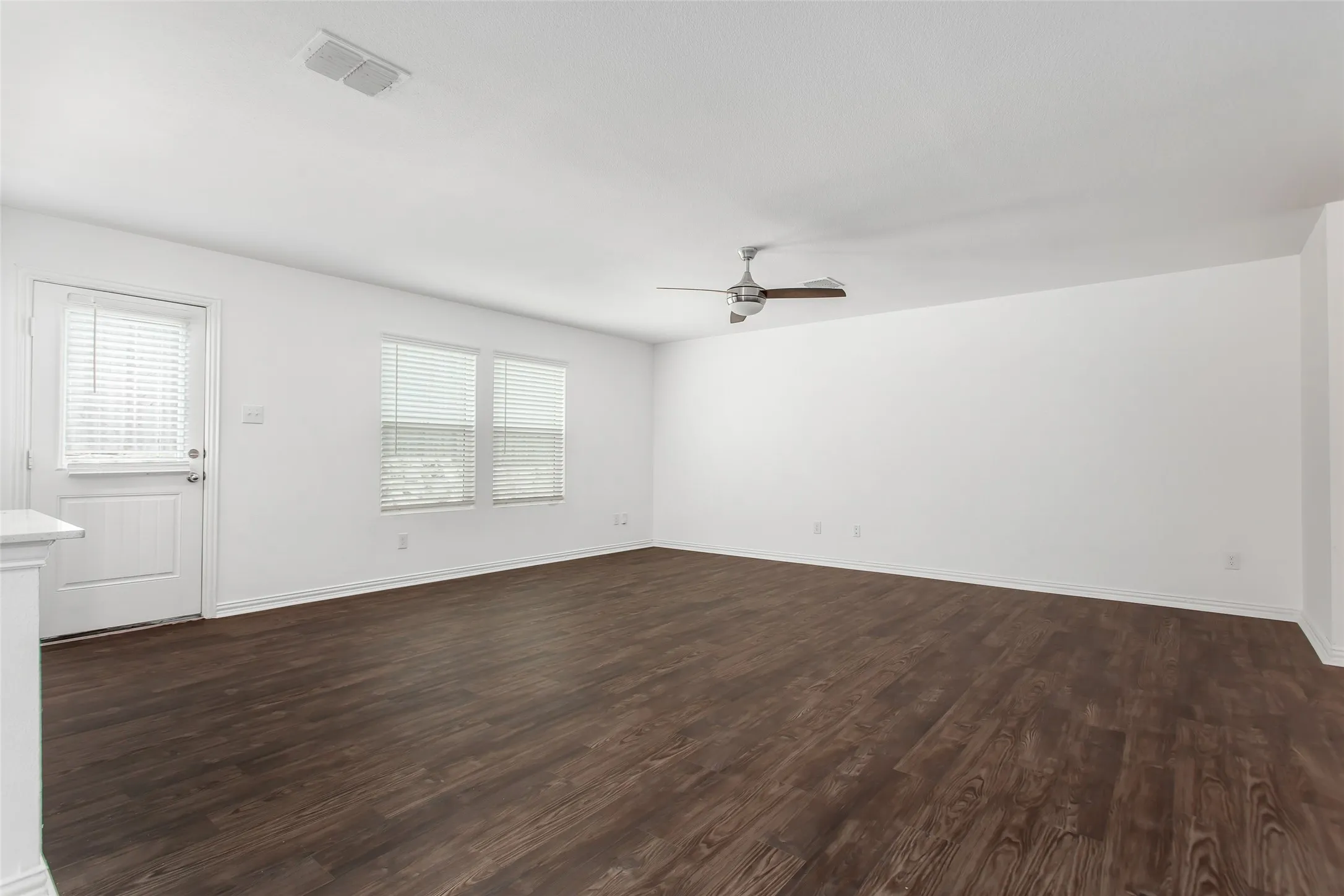 Single Family Residence For Rent in Dallas County , 9213 Marilyn Place, Dallas, Texas 75227, 4 Bedroom, 3 Bathroom, 2 Garage spaces, 1,940 Sqft, built in 2021, mls#21324258, Real Estate Agent in Dallas, Homes For Rent in Dallas county, Homes For Rent in Dallas, Realtor in Dallas Texas, Real Estate Brokerage Independent Realty Texas, Luminita Cordes Realtor