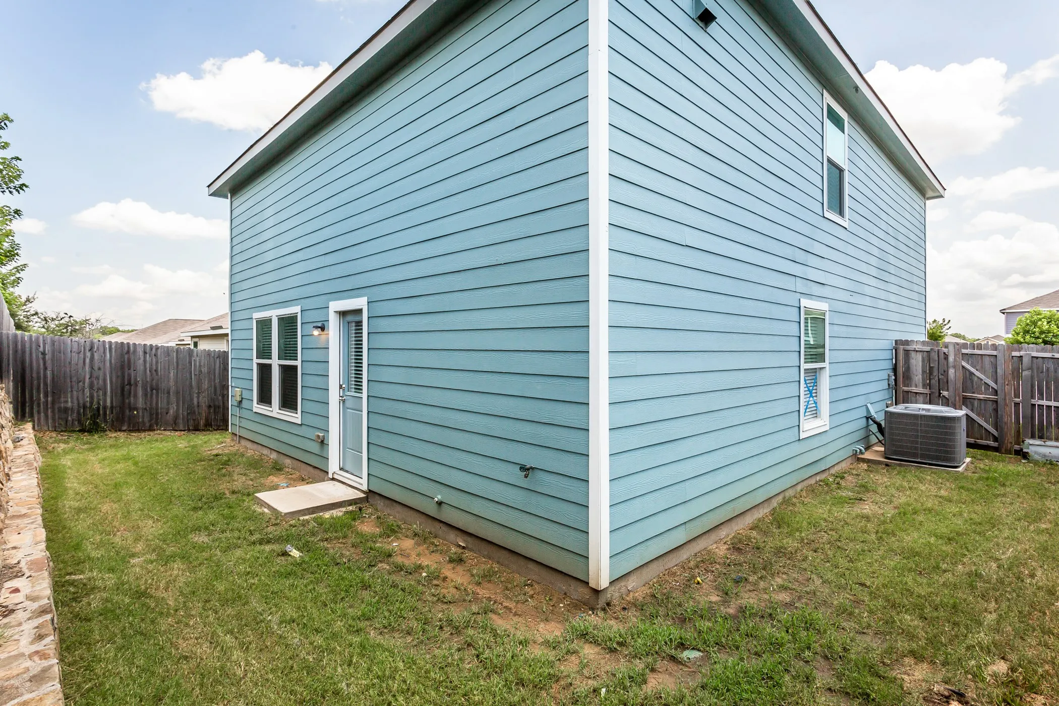 Single Family Residence For Rent in Dallas County , 9213 Marilyn Place, Dallas, Texas 75227, 4 Bedroom, 3 Bathroom, 2 Garage spaces, 1,940 Sqft, built in 2021, mls#21324258, Real Estate Agent in Dallas, Homes For Rent in Dallas county, Homes For Rent in Dallas, Realtor in Dallas Texas, Real Estate Brokerage Independent Realty Texas, Luminita Cordes Realtor