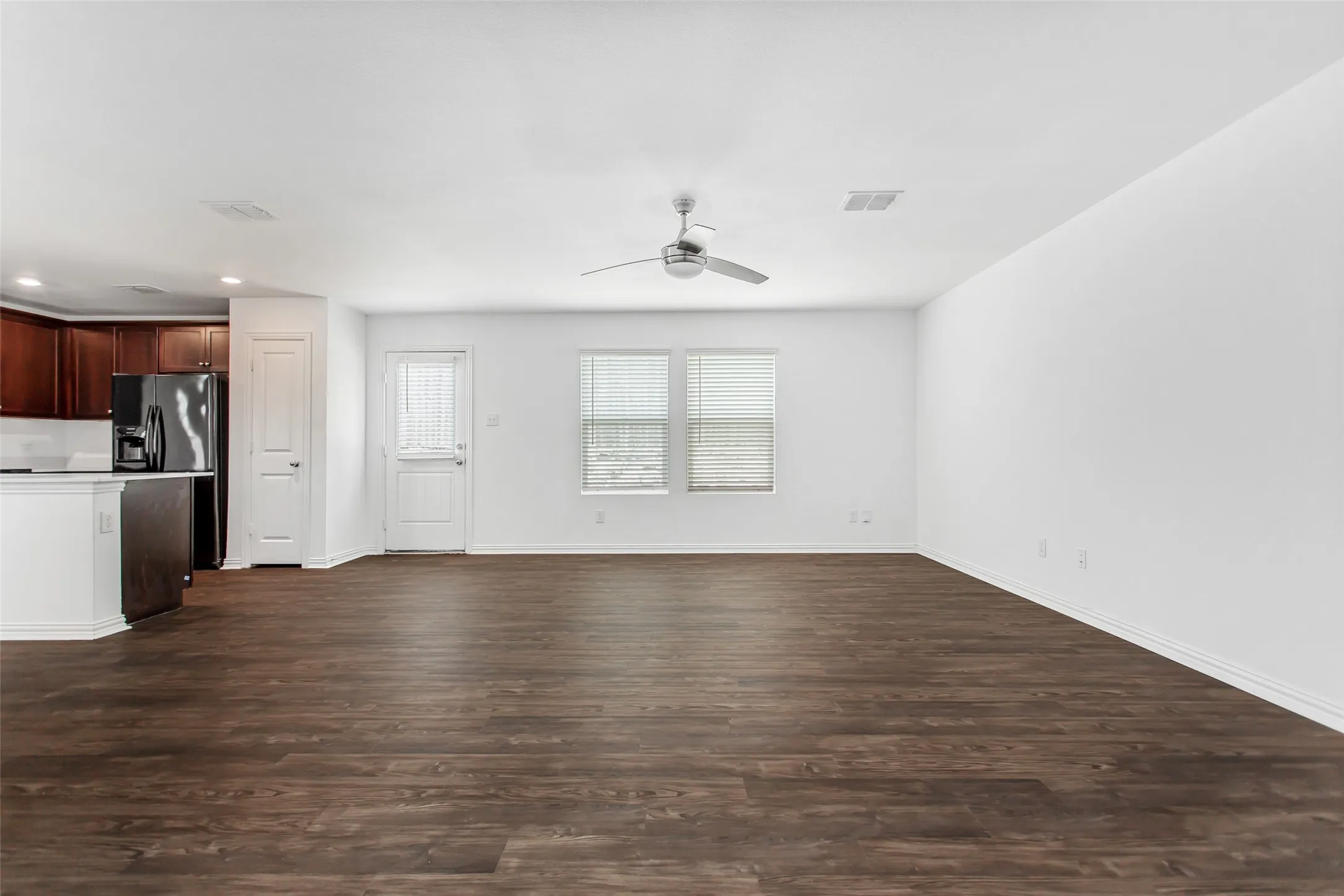 Single Family Residence For Rent in Dallas County , 9213 Marilyn Place, Dallas, Texas 75227, 4 Bedroom, 3 Bathroom, 2 Garage spaces, 1,940 Sqft, built in 2021, mls#21324258, Real Estate Agent in Dallas, Homes For Rent in Dallas county, Homes For Rent in Dallas, Realtor in Dallas Texas, Real Estate Brokerage Independent Realty Texas, Luminita Cordes Realtor