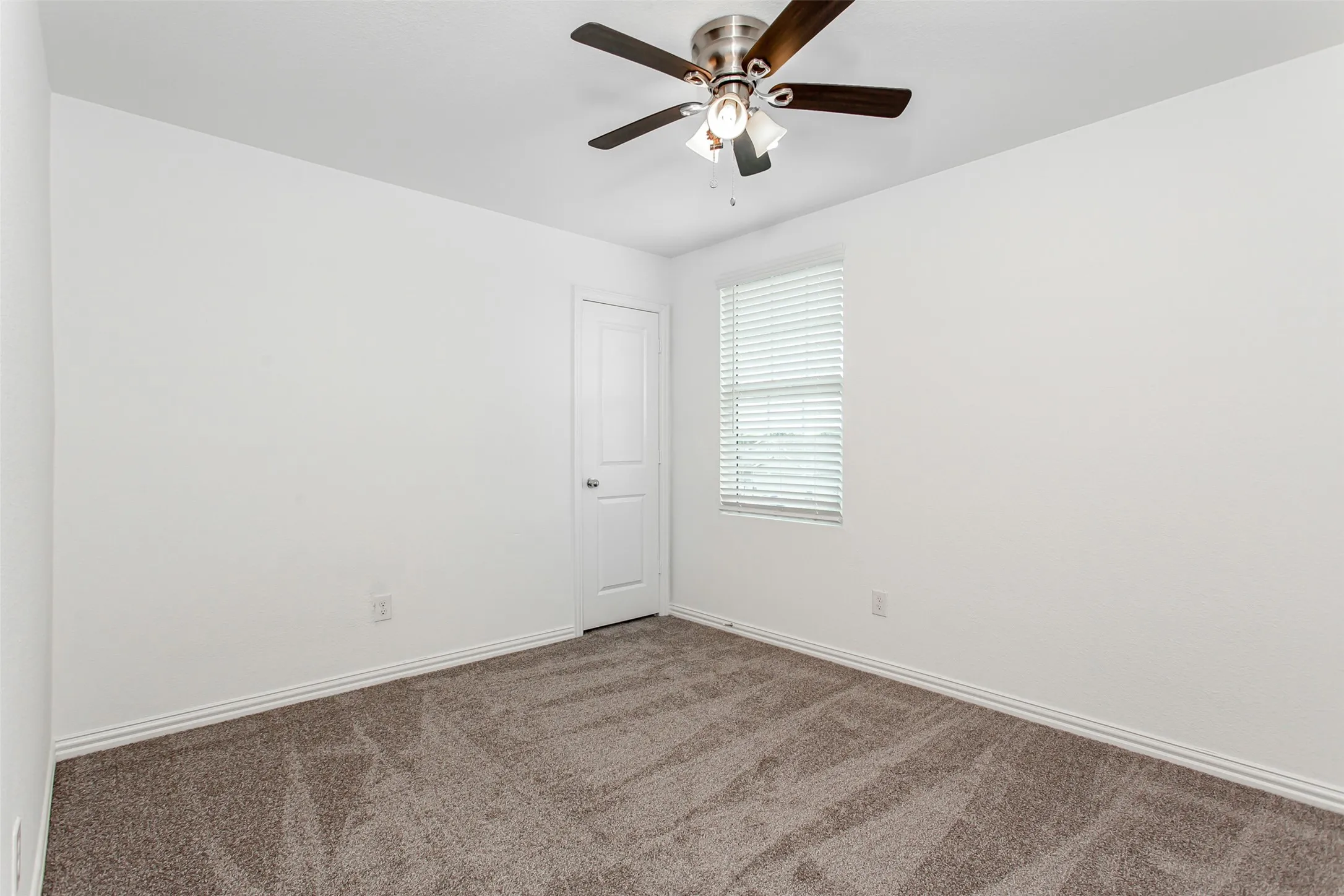 Single Family Residence For Rent in Dallas County , 9213 Marilyn Place, Dallas, Texas 75227, 4 Bedroom, 3 Bathroom, 2 Garage spaces, 1,940 Sqft, built in 2021, mls#21324258, Real Estate Agent in Dallas, Homes For Rent in Dallas county, Homes For Rent in Dallas, Realtor in Dallas Texas, Real Estate Brokerage Independent Realty Texas, Luminita Cordes Realtor