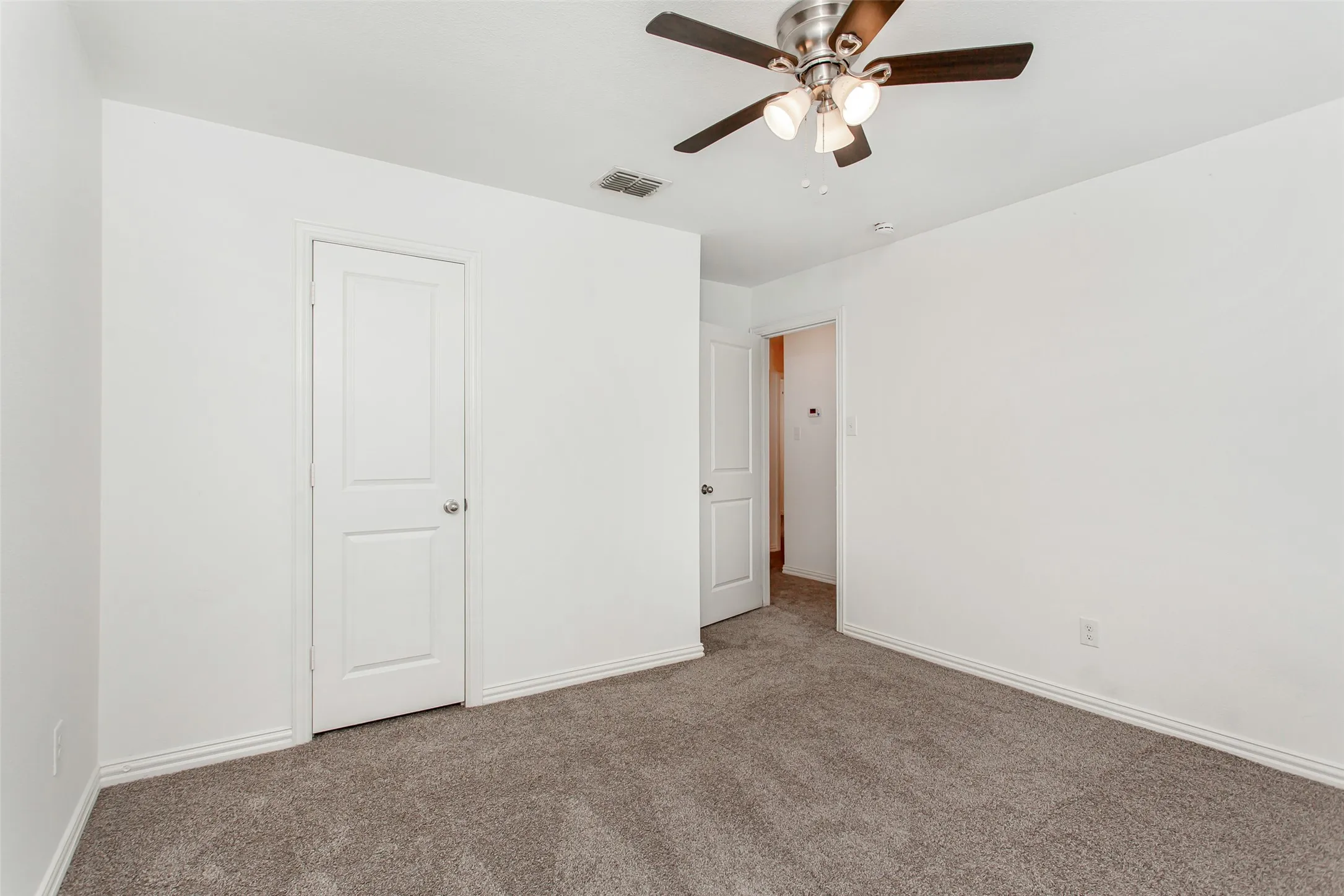 Single Family Residence For Rent in Dallas County , 9213 Marilyn Place, Dallas, Texas 75227, 4 Bedroom, 3 Bathroom, 2 Garage spaces, 1,940 Sqft, built in 2021, mls#21324258, Real Estate Agent in Dallas, Homes For Rent in Dallas county, Homes For Rent in Dallas, Realtor in Dallas Texas, Real Estate Brokerage Independent Realty Texas, Luminita Cordes Realtor