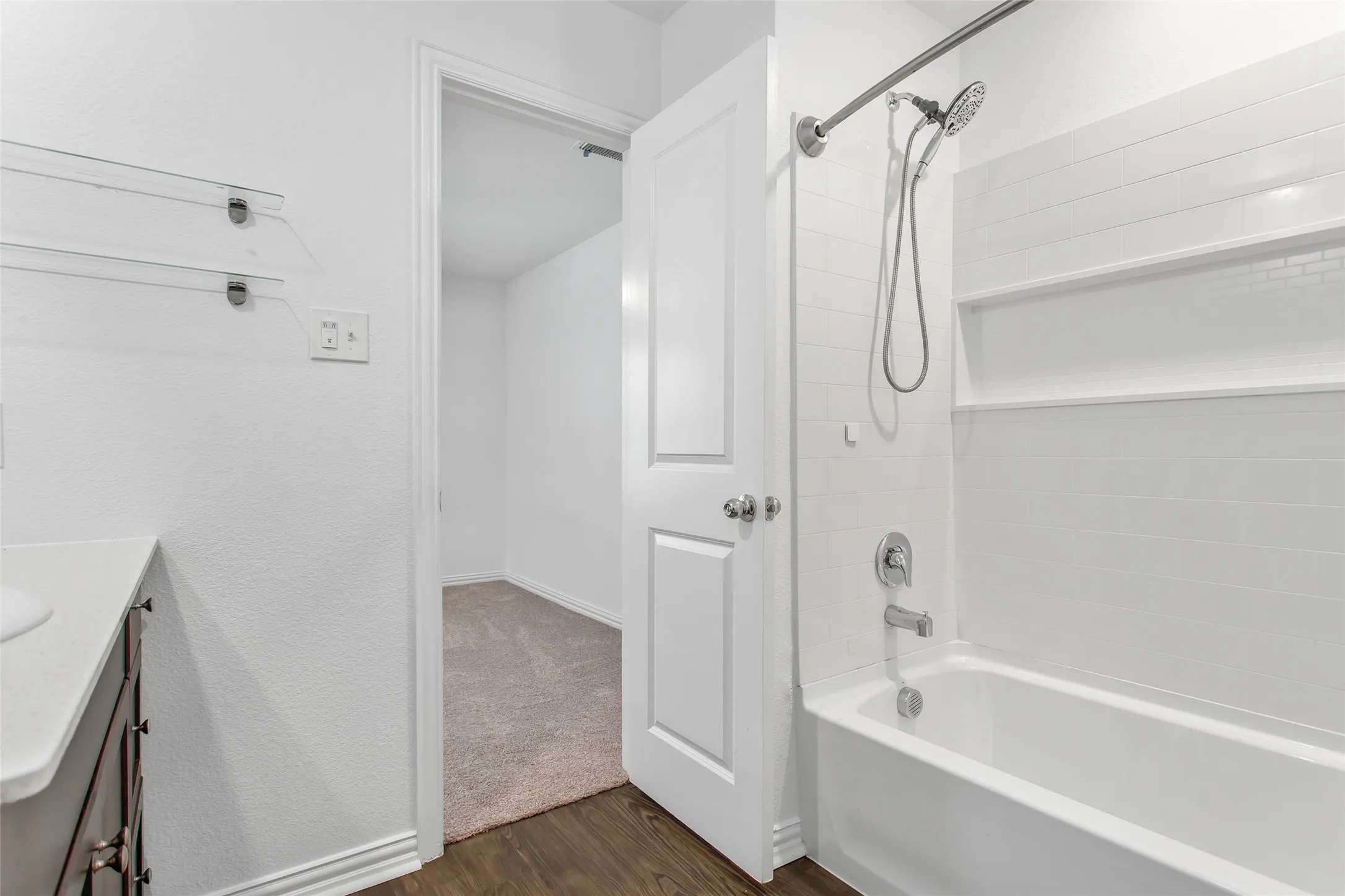 Single Family Residence For Rent in Dallas County , 9213 Marilyn Place, Dallas, Texas 75227, 4 Bedroom, 3 Bathroom, 2 Garage spaces, 1,940 Sqft, built in 2021, mls#21324258, Real Estate Agent in Dallas, Homes For Rent in Dallas county, Homes For Rent in Dallas, Realtor in Dallas Texas, Real Estate Brokerage Independent Realty Texas, Luminita Cordes Realtor