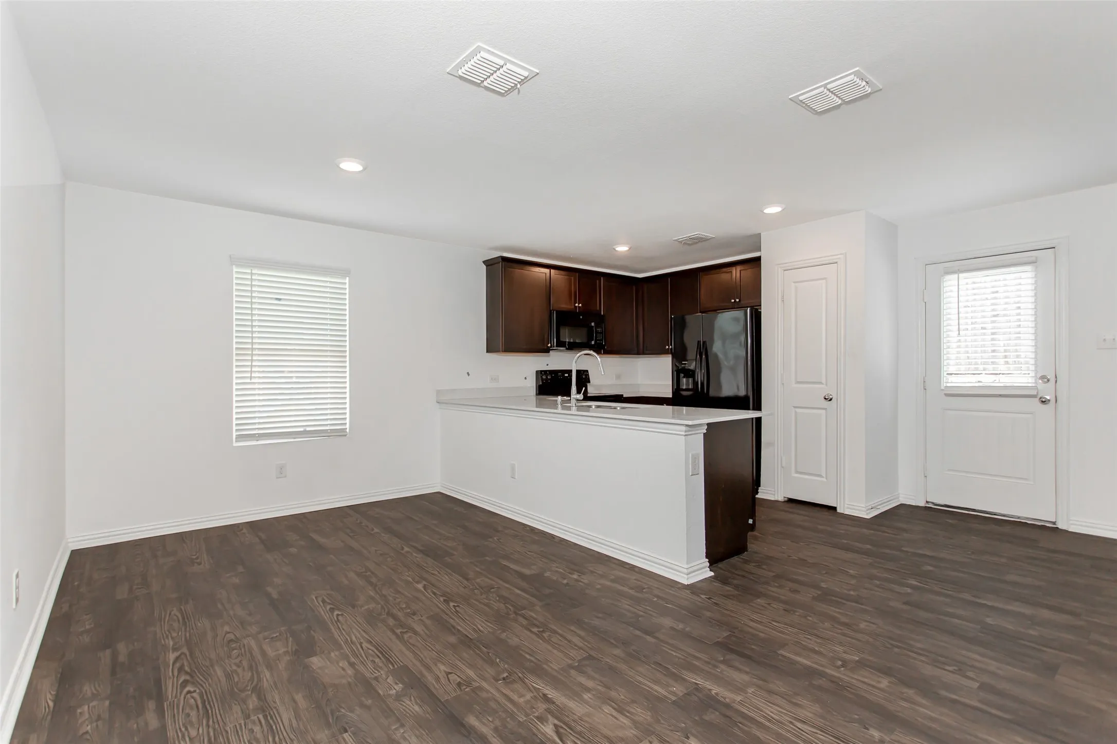 Single Family Residence For Rent in Dallas County , 9213 Marilyn Place, Dallas, Texas 75227, 4 Bedroom, 3 Bathroom, 2 Garage spaces, 1,940 Sqft, built in 2021, mls#21324258, Real Estate Agent in Dallas, Homes For Rent in Dallas county, Homes For Rent in Dallas, Realtor in Dallas Texas, Real Estate Brokerage Independent Realty Texas, Luminita Cordes Realtor