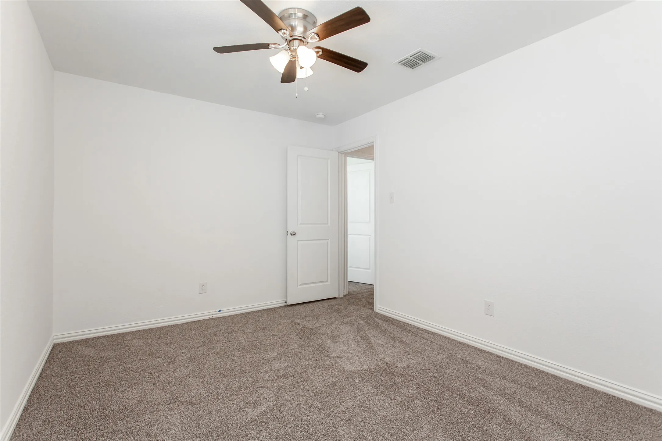 Single Family Residence For Rent in Dallas County , 9213 Marilyn Place, Dallas, Texas 75227, 4 Bedroom, 3 Bathroom, 2 Garage spaces, 1,940 Sqft, built in 2021, mls#21324258, Real Estate Agent in Dallas, Homes For Rent in Dallas county, Homes For Rent in Dallas, Realtor in Dallas Texas, Real Estate Brokerage Independent Realty Texas, Luminita Cordes Realtor