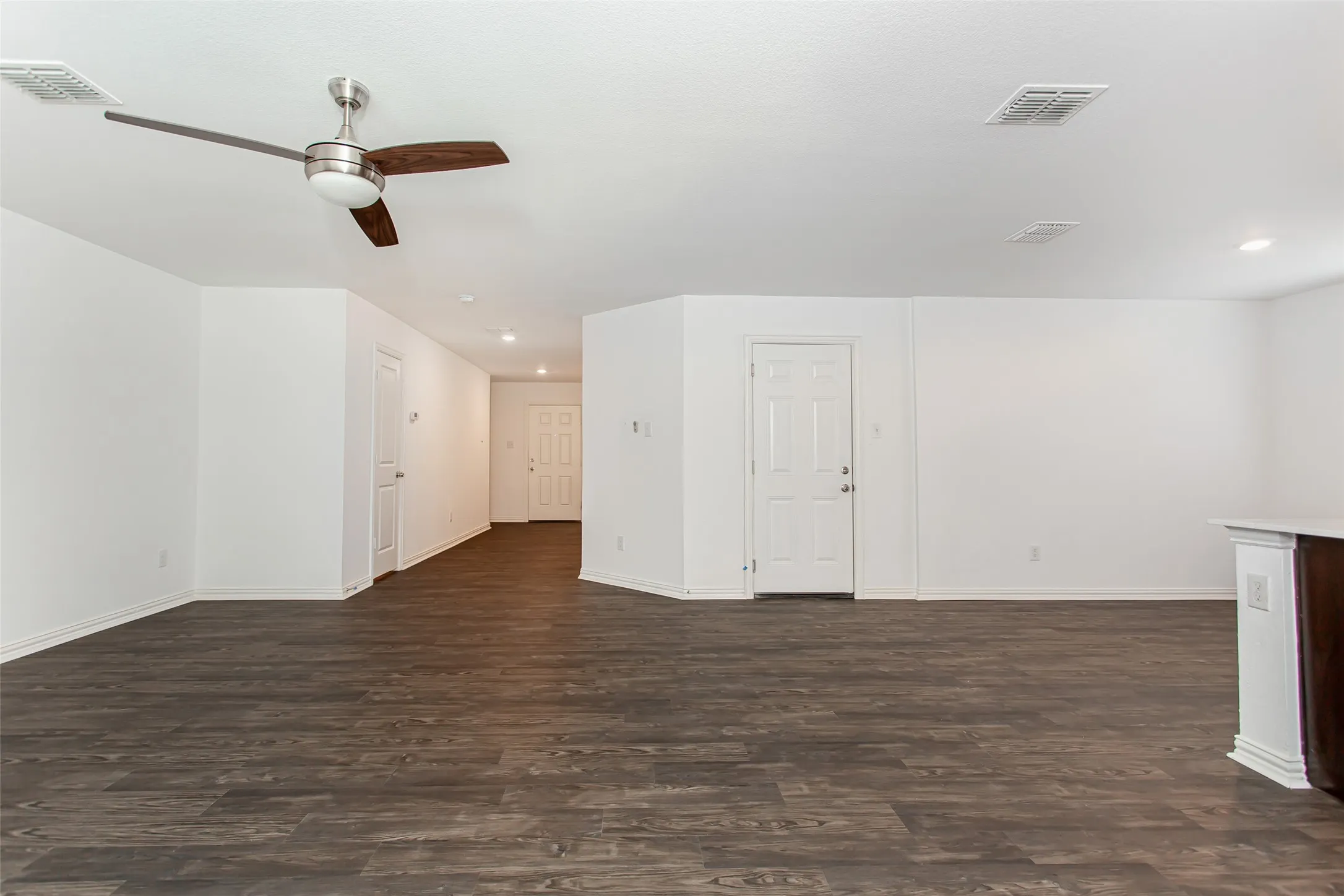 Single Family Residence For Rent in Dallas County , 9213 Marilyn Place, Dallas, Texas 75227, 4 Bedroom, 3 Bathroom, 2 Garage spaces, 1,940 Sqft, built in 2021, mls#21324258, Real Estate Agent in Dallas, Homes For Rent in Dallas county, Homes For Rent in Dallas, Realtor in Dallas Texas, Real Estate Brokerage Independent Realty Texas, Luminita Cordes Realtor