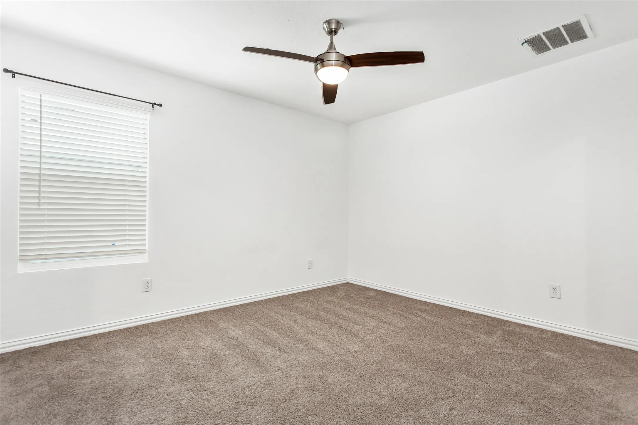 Single Family Residence For Rent in Dallas County , 9213 Marilyn Place, Dallas, Texas 75227, 4 Bedroom, 3 Bathroom, 2 Garage spaces, 1,940 Sqft, built in 2021, mls#21324258, Real Estate Agent in Dallas, Homes For Rent in Dallas county, Homes For Rent in Dallas, Realtor in Dallas Texas, Real Estate Brokerage Independent Realty Texas, Luminita Cordes Realtor