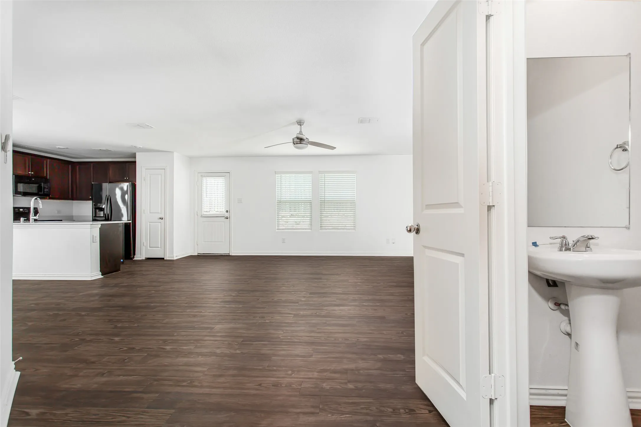 Single Family Residence For Rent in Dallas County , 9213 Marilyn Place, Dallas, Texas 75227, 4 Bedroom, 3 Bathroom, 2 Garage spaces, 1,940 Sqft, built in 2021, mls#21324258, Real Estate Agent in Dallas, Homes For Rent in Dallas county, Homes For Rent in Dallas, Realtor in Dallas Texas, Real Estate Brokerage Independent Realty Texas, Luminita Cordes Realtor