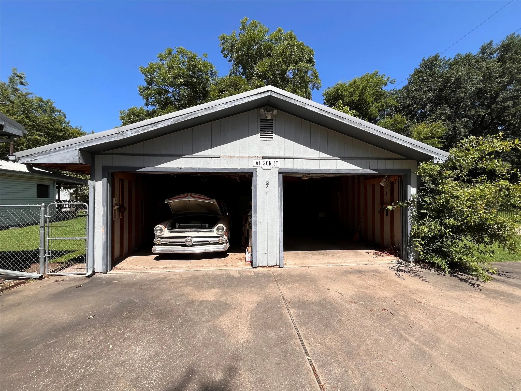 Detached 2-car garage with extended driveway