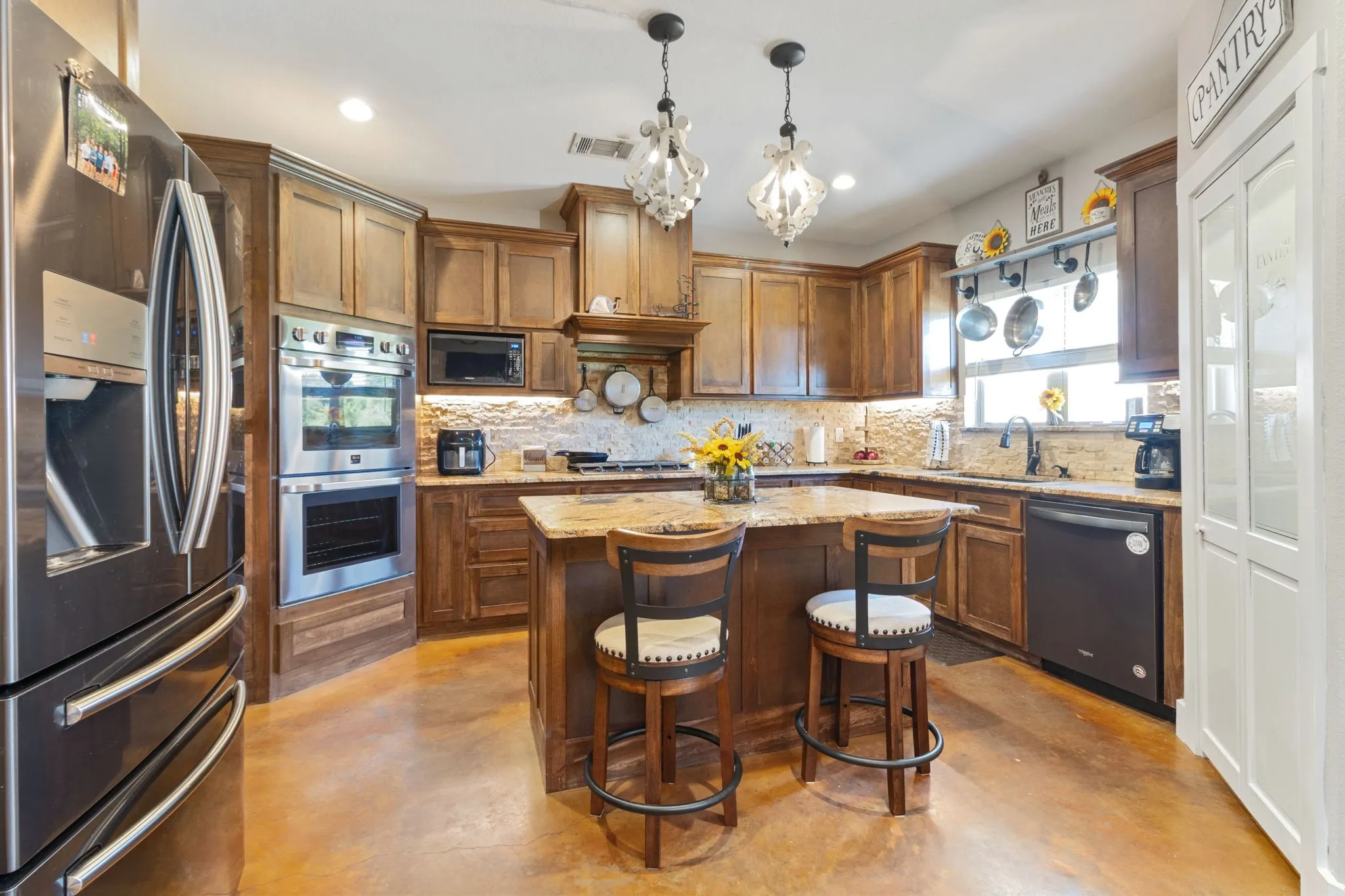 Single Family Residence For Sale in Henderson County , 5337 Dusty Road, Athens, Texas 75752, 4 Bedroom, 3 Bathroom, 1 Garage spaces, 2,561 Sqft, built in 2018, mls#21318382, Real Estate Agent in Athens, Homes For Sale in Henderson county, Homes For Sale in Athens, Realtor in Athens Texas, Real Estate Brokerage Independent Realty Texas, Luminita Cordes Realtor