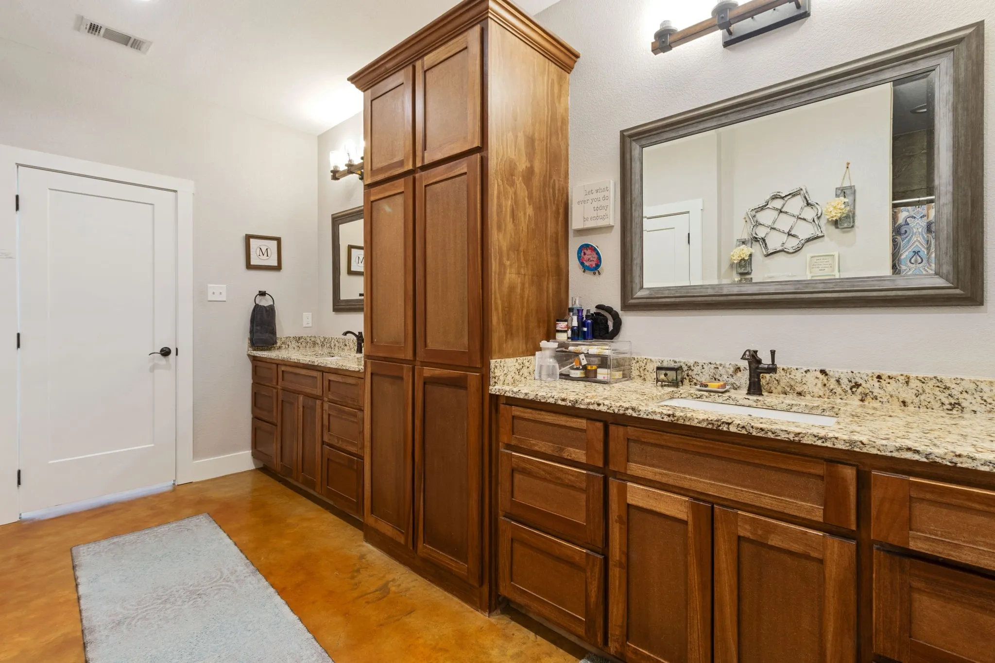 Single Family Residence For Sale in Henderson County , 5337 Dusty Road, Athens, Texas 75752, 4 Bedroom, 3 Bathroom, 1 Garage spaces, 2,561 Sqft, built in 2018, mls#21318382, Real Estate Agent in Athens, Homes For Sale in Henderson county, Homes For Sale in Athens, Realtor in Athens Texas, Real Estate Brokerage Independent Realty Texas, Luminita Cordes Realtor
