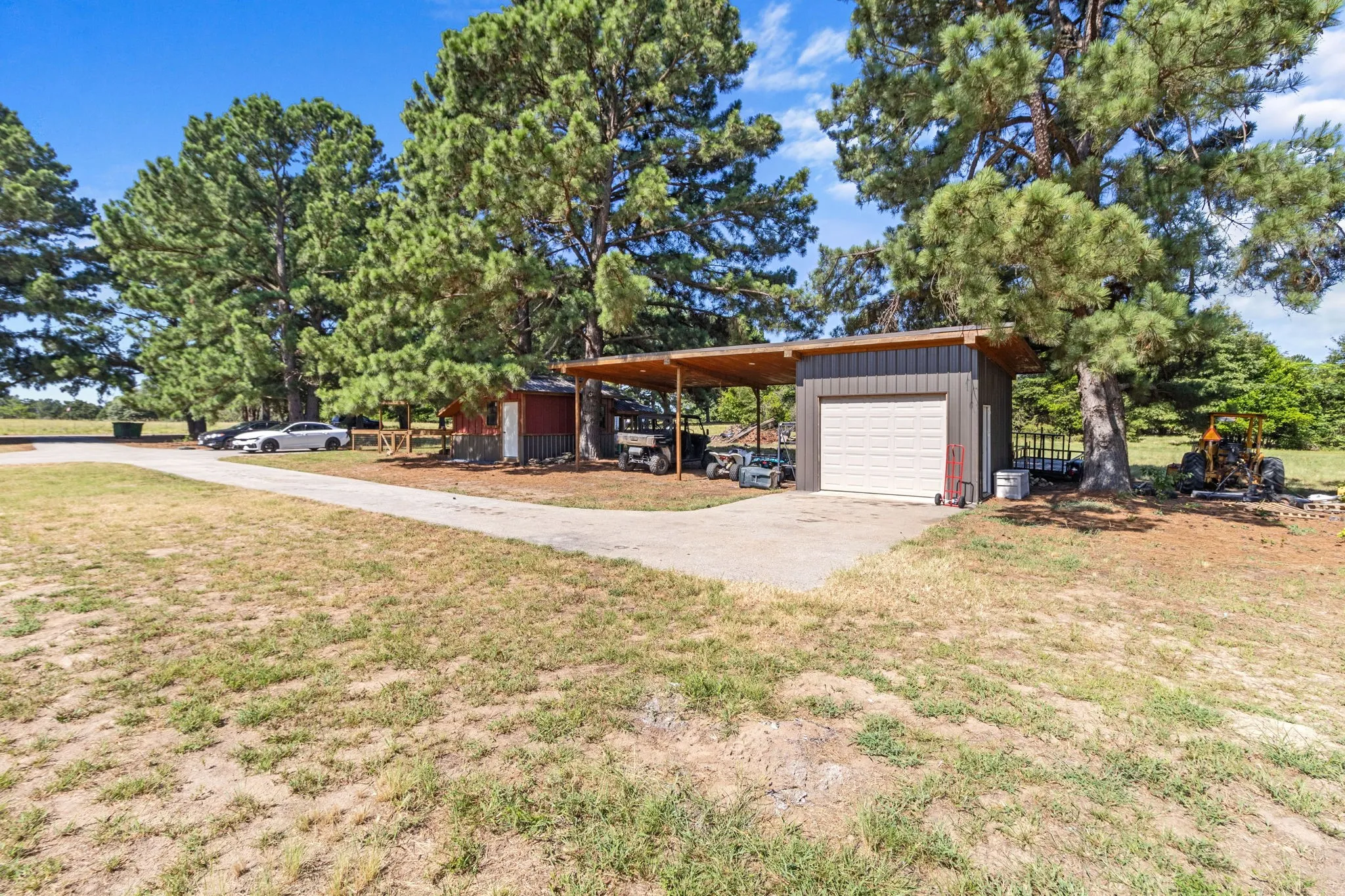 Single Family Residence For Sale in Henderson County , 5337 Dusty Road, Athens, Texas 75752, 4 Bedroom, 3 Bathroom, 1 Garage spaces, 2,561 Sqft, built in 2018, mls#21318382, Real Estate Agent in Athens, Homes For Sale in Henderson county, Homes For Sale in Athens, Realtor in Athens Texas, Real Estate Brokerage Independent Realty Texas, Luminita Cordes Realtor