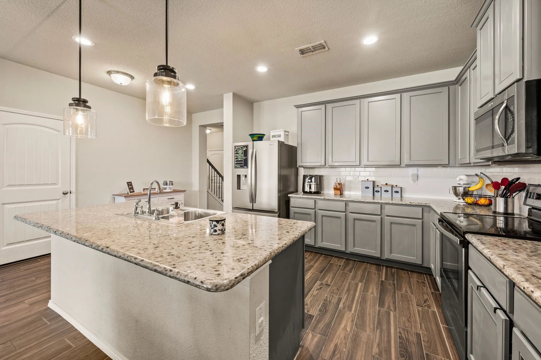 Single Family Residence For Sale in Tarrant County , 3120 Coyote Canyon Trail, Fort Worth, Texas 76108, 4 Bedroom, 3 Bathroom, 2 Garage spaces, 2,635 Sqft, built in 2017, mls#21329884, Real Estate Agent in Fort Worth, Homes For Sale in Tarrant county, Homes For Sale in Fort Worth, Realtor in Fort Worth Texas, Real Estate Brokerage Independent Realty Texas, Luminita Cordes Realtor