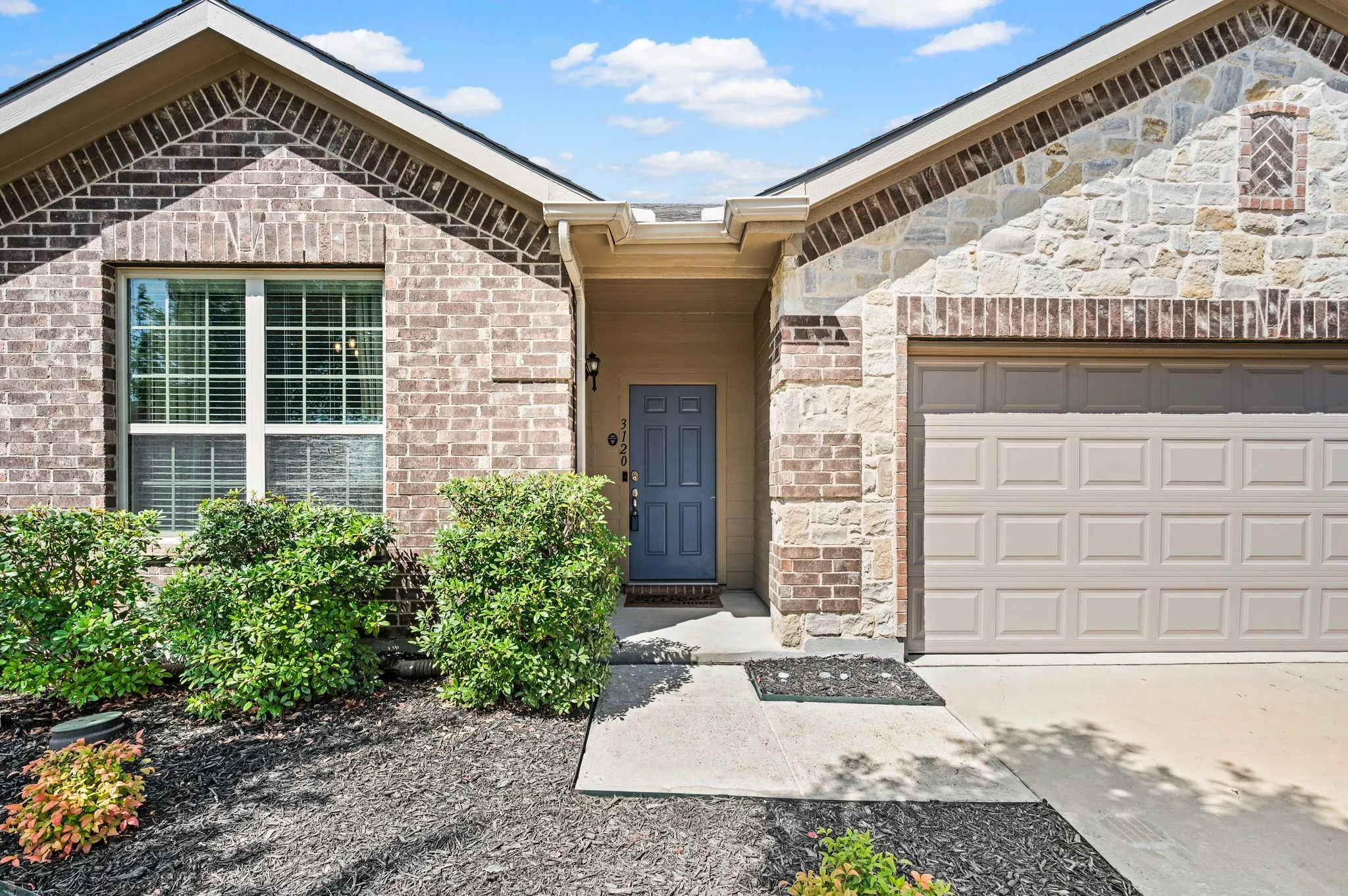 Single Family Residence For Sale in Tarrant County , 3120 Coyote Canyon Trail, Fort Worth, Texas 76108, 4 Bedroom, 3 Bathroom, 2 Garage spaces, 2,635 Sqft, built in 2017, mls#21329884, Real Estate Agent in Fort Worth, Homes For Sale in Tarrant county, Homes For Sale in Fort Worth, Realtor in Fort Worth Texas, Real Estate Brokerage Independent Realty Texas, Luminita Cordes Realtor