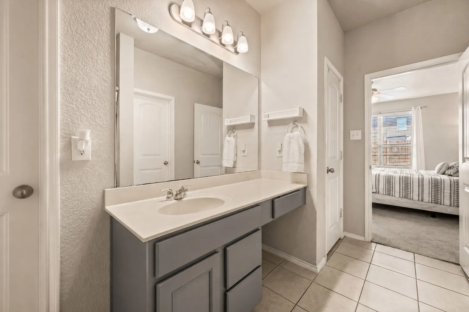 Single Family Residence For Sale in Tarrant County , 3120 Coyote Canyon Trail, Fort Worth, Texas 76108, 4 Bedroom, 3 Bathroom, 2 Garage spaces, 2,635 Sqft, built in 2017, mls#21329884, Real Estate Agent in Fort Worth, Homes For Sale in Tarrant county, Homes For Sale in Fort Worth, Realtor in Fort Worth Texas, Real Estate Brokerage Independent Realty Texas, Luminita Cordes Realtor