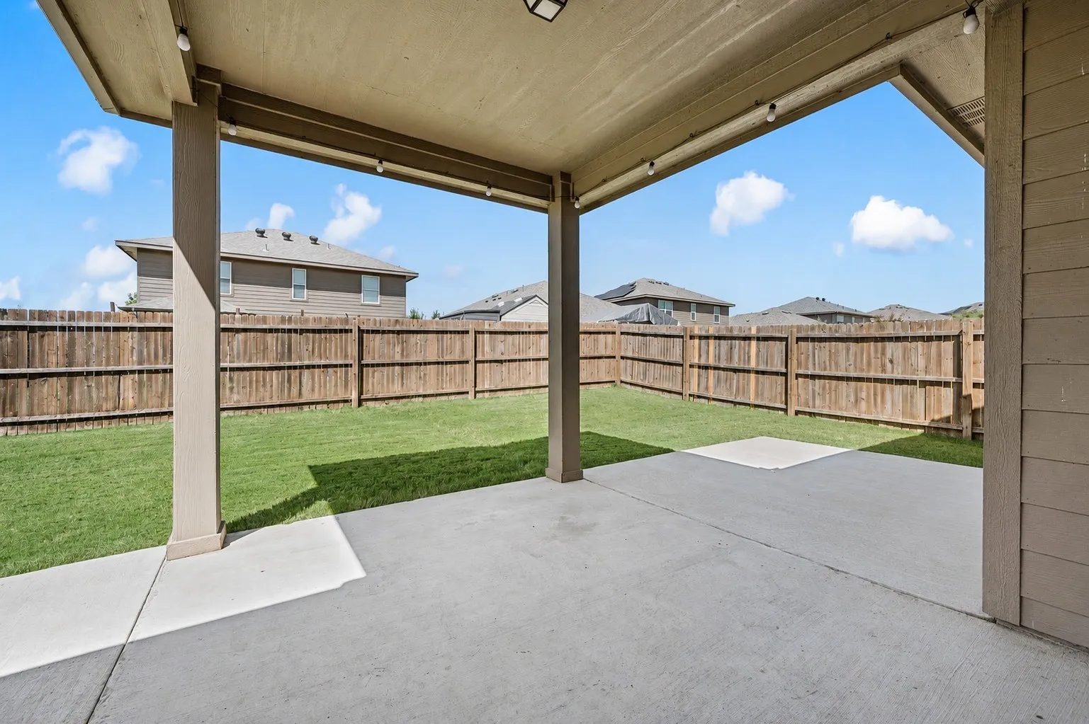 Single Family Residence For Sale in Tarrant County , 3120 Coyote Canyon Trail, Fort Worth, Texas 76108, 4 Bedroom, 3 Bathroom, 2 Garage spaces, 2,635 Sqft, built in 2017, mls#21329884, Real Estate Agent in Fort Worth, Homes For Sale in Tarrant county, Homes For Sale in Fort Worth, Realtor in Fort Worth Texas, Real Estate Brokerage Independent Realty Texas, Luminita Cordes Realtor