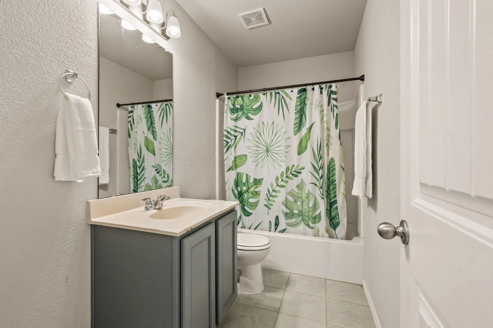 Single Family Residence For Sale in Tarrant County , 3120 Coyote Canyon Trail, Fort Worth, Texas 76108, 4 Bedroom, 3 Bathroom, 2 Garage spaces, 2,635 Sqft, built in 2017, mls#21329884, Real Estate Agent in Fort Worth, Homes For Sale in Tarrant county, Homes For Sale in Fort Worth, Realtor in Fort Worth Texas, Real Estate Brokerage Independent Realty Texas, Luminita Cordes Realtor