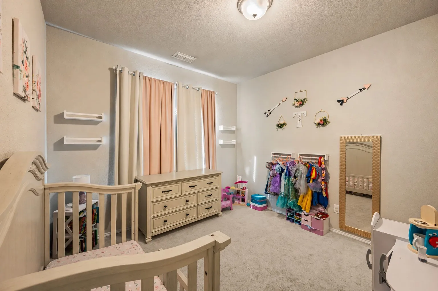 Single Family Residence For Sale in Tarrant County , 3120 Coyote Canyon Trail, Fort Worth, Texas 76108, 4 Bedroom, 3 Bathroom, 2 Garage spaces, 2,635 Sqft, built in 2017, mls#21329884, Real Estate Agent in Fort Worth, Homes For Sale in Tarrant county, Homes For Sale in Fort Worth, Realtor in Fort Worth Texas, Real Estate Brokerage Independent Realty Texas, Luminita Cordes Realtor