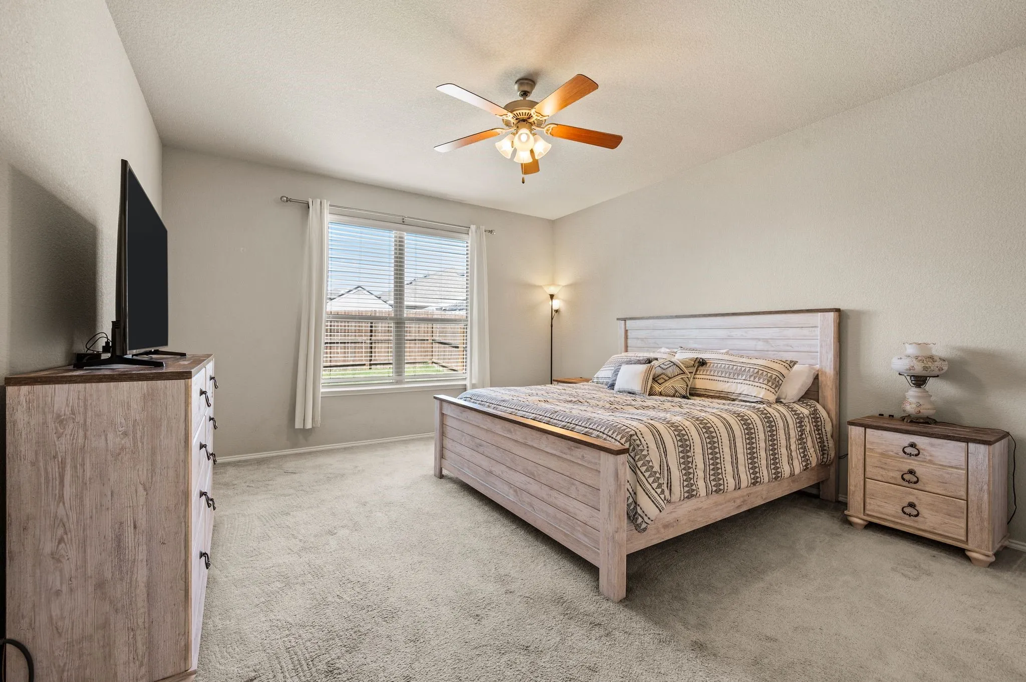 Single Family Residence For Sale in Tarrant County , 3120 Coyote Canyon Trail, Fort Worth, Texas 76108, 4 Bedroom, 3 Bathroom, 2 Garage spaces, 2,635 Sqft, built in 2017, mls#21329884, Real Estate Agent in Fort Worth, Homes For Sale in Tarrant county, Homes For Sale in Fort Worth, Realtor in Fort Worth Texas, Real Estate Brokerage Independent Realty Texas, Luminita Cordes Realtor