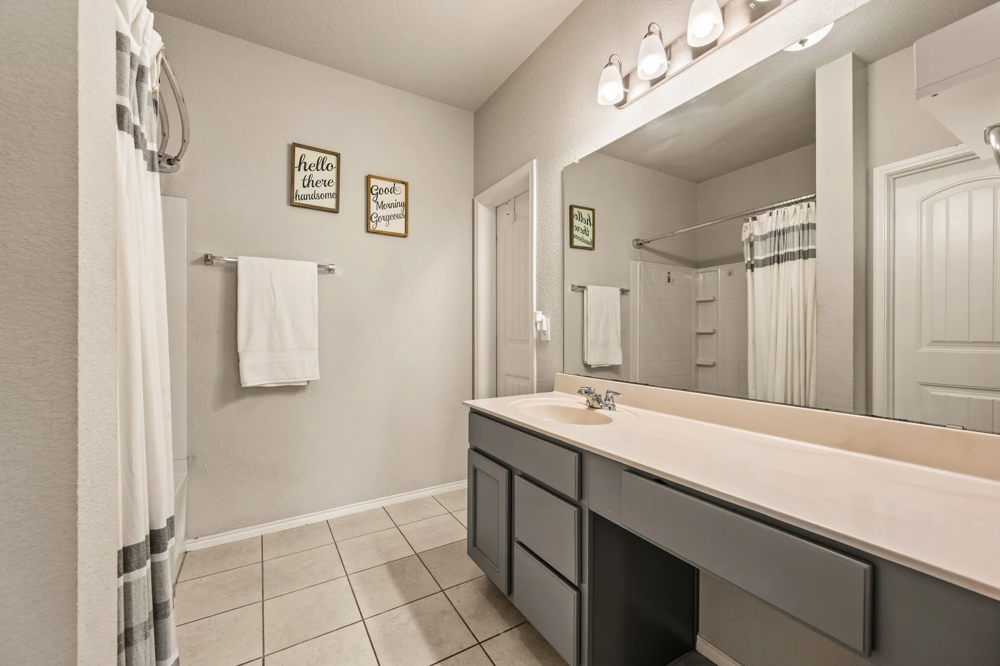 Single Family Residence For Sale in Tarrant County , 3120 Coyote Canyon Trail, Fort Worth, Texas 76108, 4 Bedroom, 3 Bathroom, 2 Garage spaces, 2,635 Sqft, built in 2017, mls#21329884, Real Estate Agent in Fort Worth, Homes For Sale in Tarrant county, Homes For Sale in Fort Worth, Realtor in Fort Worth Texas, Real Estate Brokerage Independent Realty Texas, Luminita Cordes Realtor