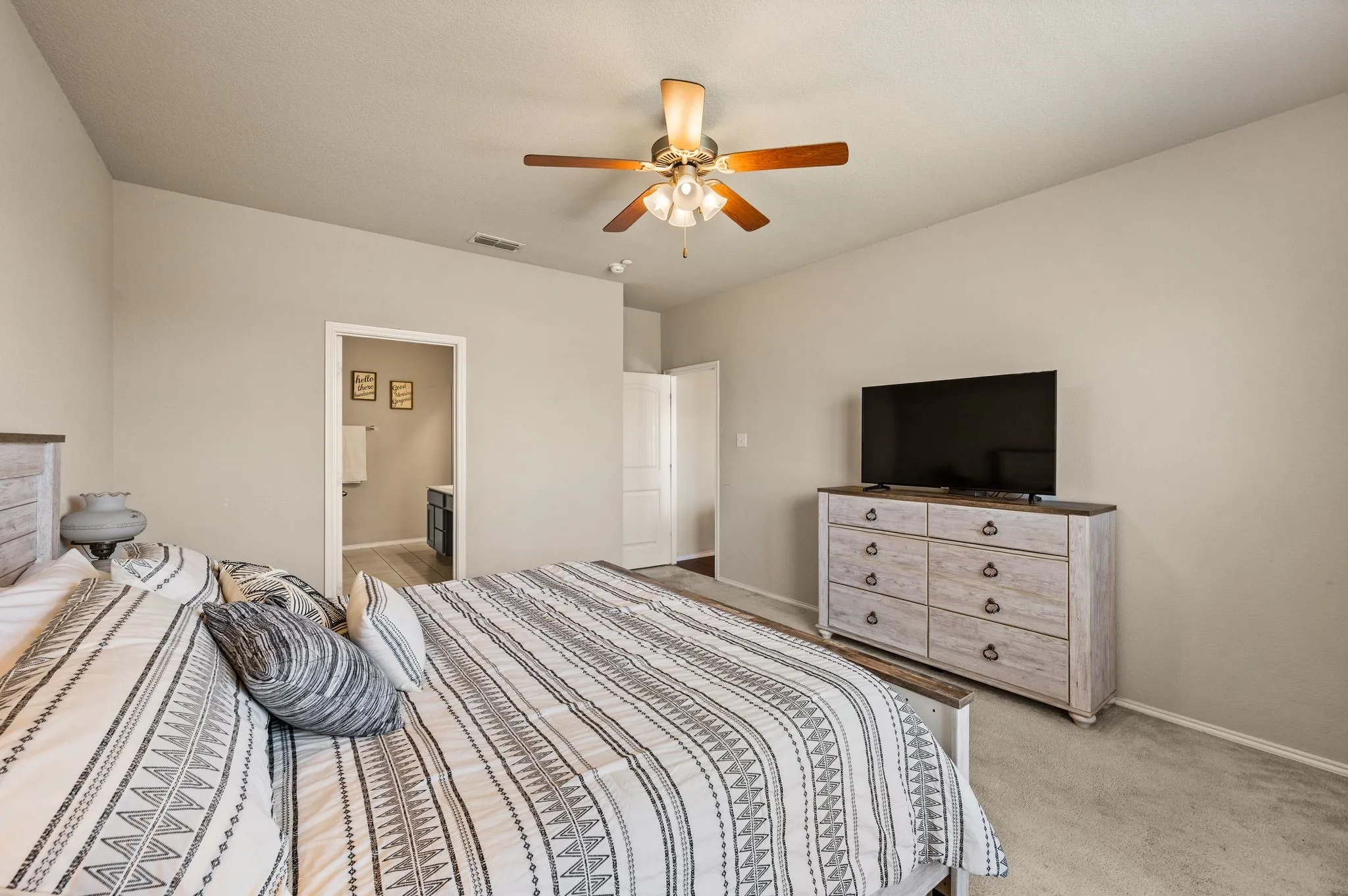 Single Family Residence For Sale in Tarrant County , 3120 Coyote Canyon Trail, Fort Worth, Texas 76108, 4 Bedroom, 3 Bathroom, 2 Garage spaces, 2,635 Sqft, built in 2017, mls#21329884, Real Estate Agent in Fort Worth, Homes For Sale in Tarrant county, Homes For Sale in Fort Worth, Realtor in Fort Worth Texas, Real Estate Brokerage Independent Realty Texas, Luminita Cordes Realtor