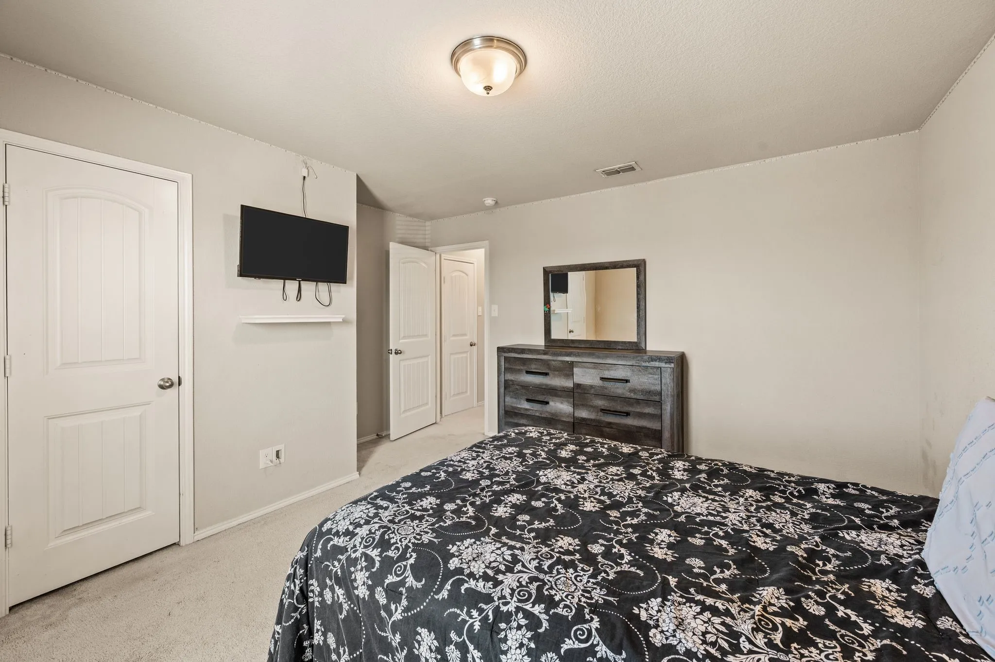 Single Family Residence For Sale in Tarrant County , 3120 Coyote Canyon Trail, Fort Worth, Texas 76108, 4 Bedroom, 3 Bathroom, 2 Garage spaces, 2,635 Sqft, built in 2017, mls#21329884, Real Estate Agent in Fort Worth, Homes For Sale in Tarrant county, Homes For Sale in Fort Worth, Realtor in Fort Worth Texas, Real Estate Brokerage Independent Realty Texas, Luminita Cordes Realtor