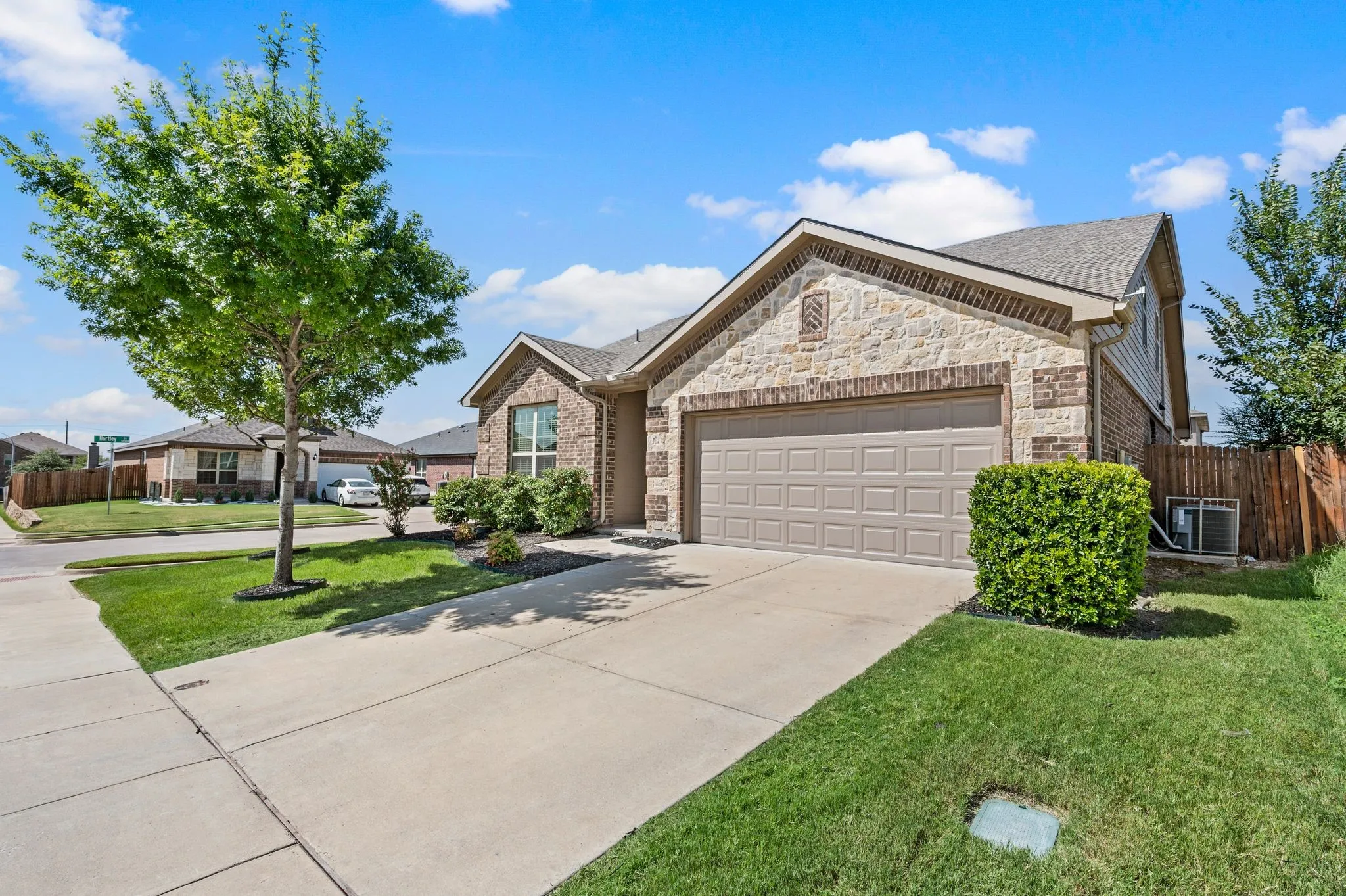Single Family Residence For Sale in Tarrant County , 3120 Coyote Canyon Trail, Fort Worth, Texas 76108, 4 Bedroom, 3 Bathroom, 2 Garage spaces, 2,635 Sqft, built in 2017, mls#21329884, Real Estate Agent in Fort Worth, Homes For Sale in Tarrant county, Homes For Sale in Fort Worth, Realtor in Fort Worth Texas, Real Estate Brokerage Independent Realty Texas, Luminita Cordes Realtor