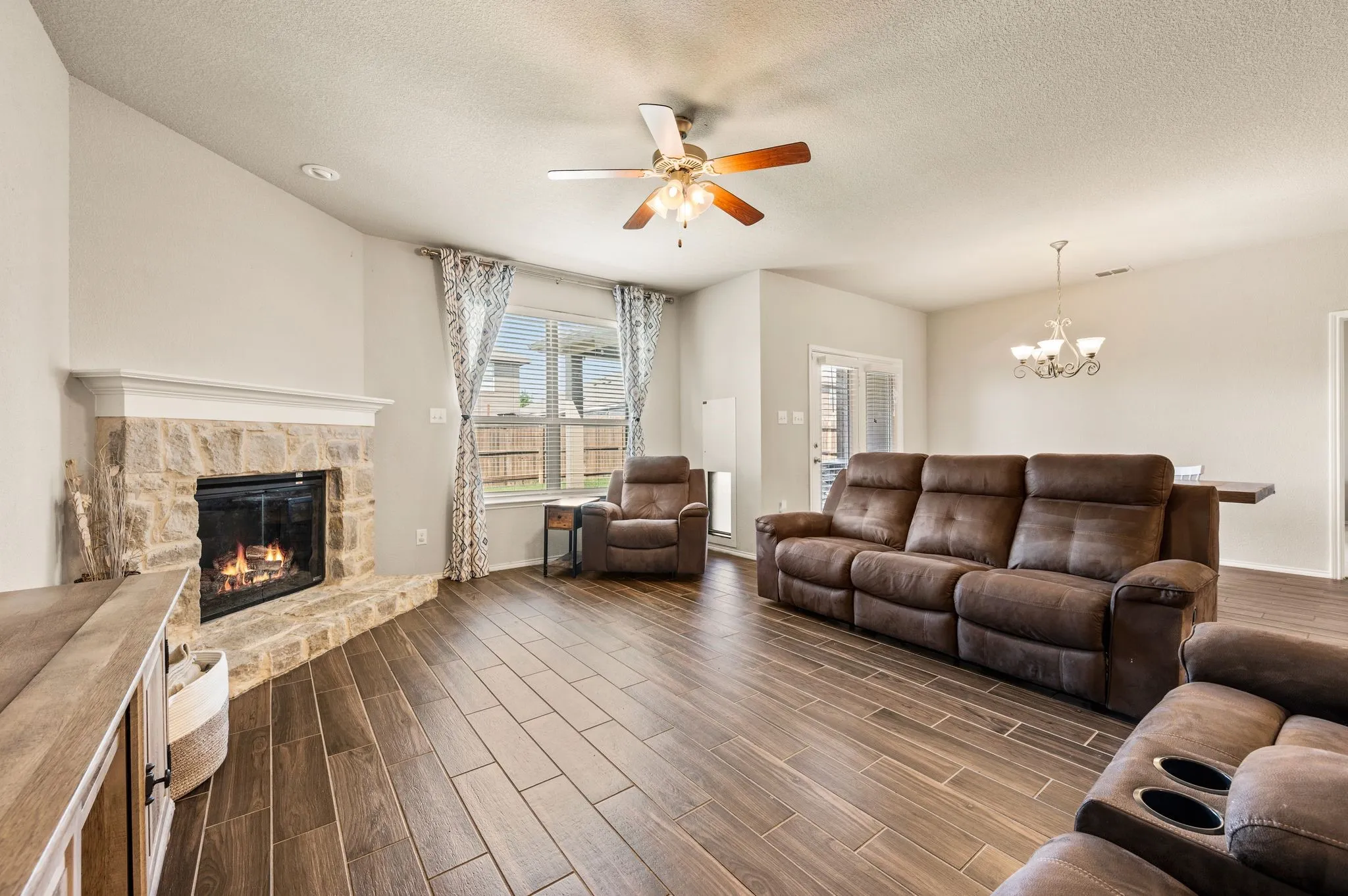 Single Family Residence For Sale in Tarrant County , 3120 Coyote Canyon Trail, Fort Worth, Texas 76108, 4 Bedroom, 3 Bathroom, 2 Garage spaces, 2,635 Sqft, built in 2017, mls#21329884, Real Estate Agent in Fort Worth, Homes For Sale in Tarrant county, Homes For Sale in Fort Worth, Realtor in Fort Worth Texas, Real Estate Brokerage Independent Realty Texas, Luminita Cordes Realtor