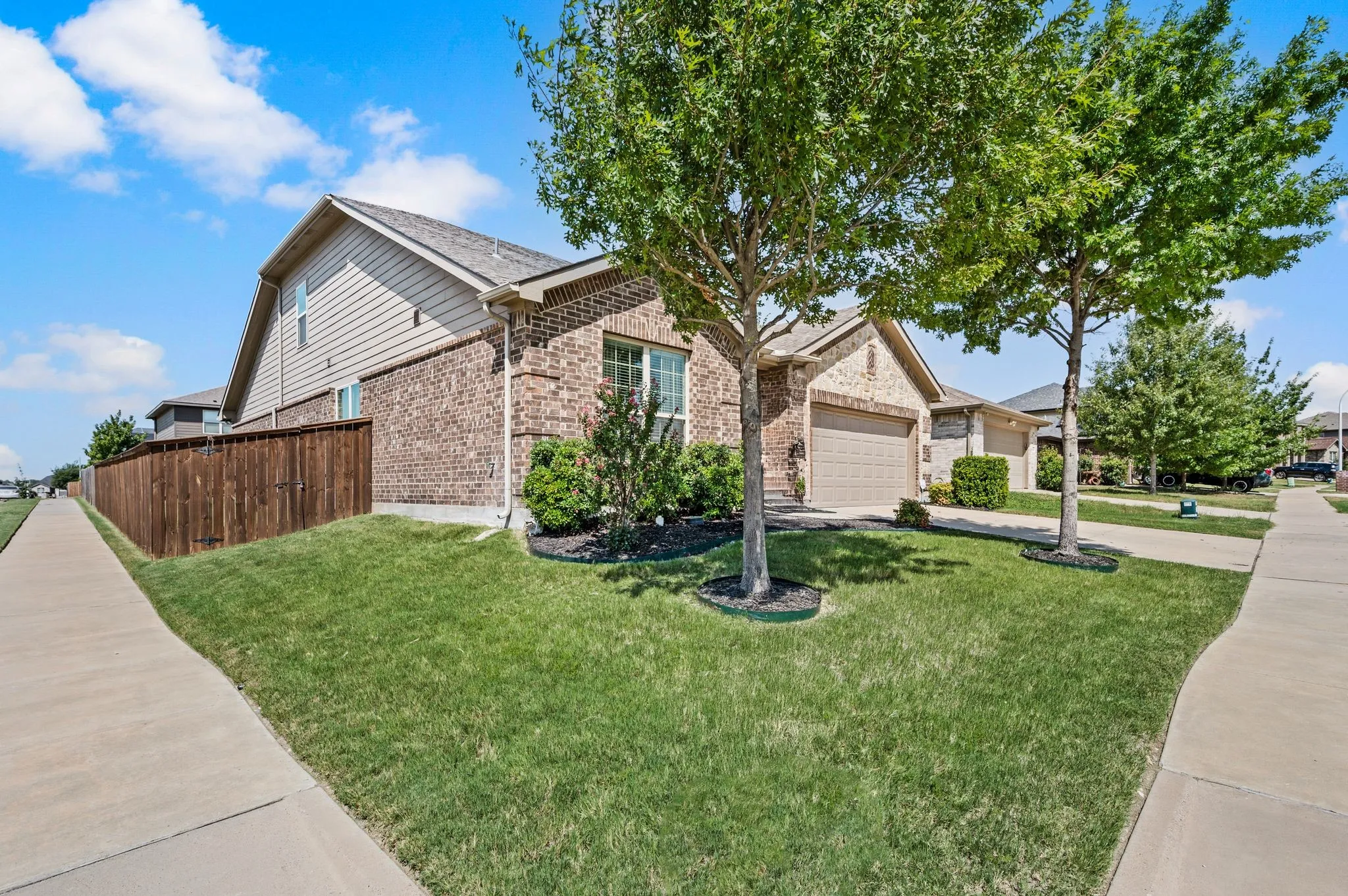 Single Family Residence For Sale in Tarrant County , 3120 Coyote Canyon Trail, Fort Worth, Texas 76108, 4 Bedroom, 3 Bathroom, 2 Garage spaces, 2,635 Sqft, built in 2017, mls#21329884, Real Estate Agent in Fort Worth, Homes For Sale in Tarrant county, Homes For Sale in Fort Worth, Realtor in Fort Worth Texas, Real Estate Brokerage Independent Realty Texas, Luminita Cordes Realtor
