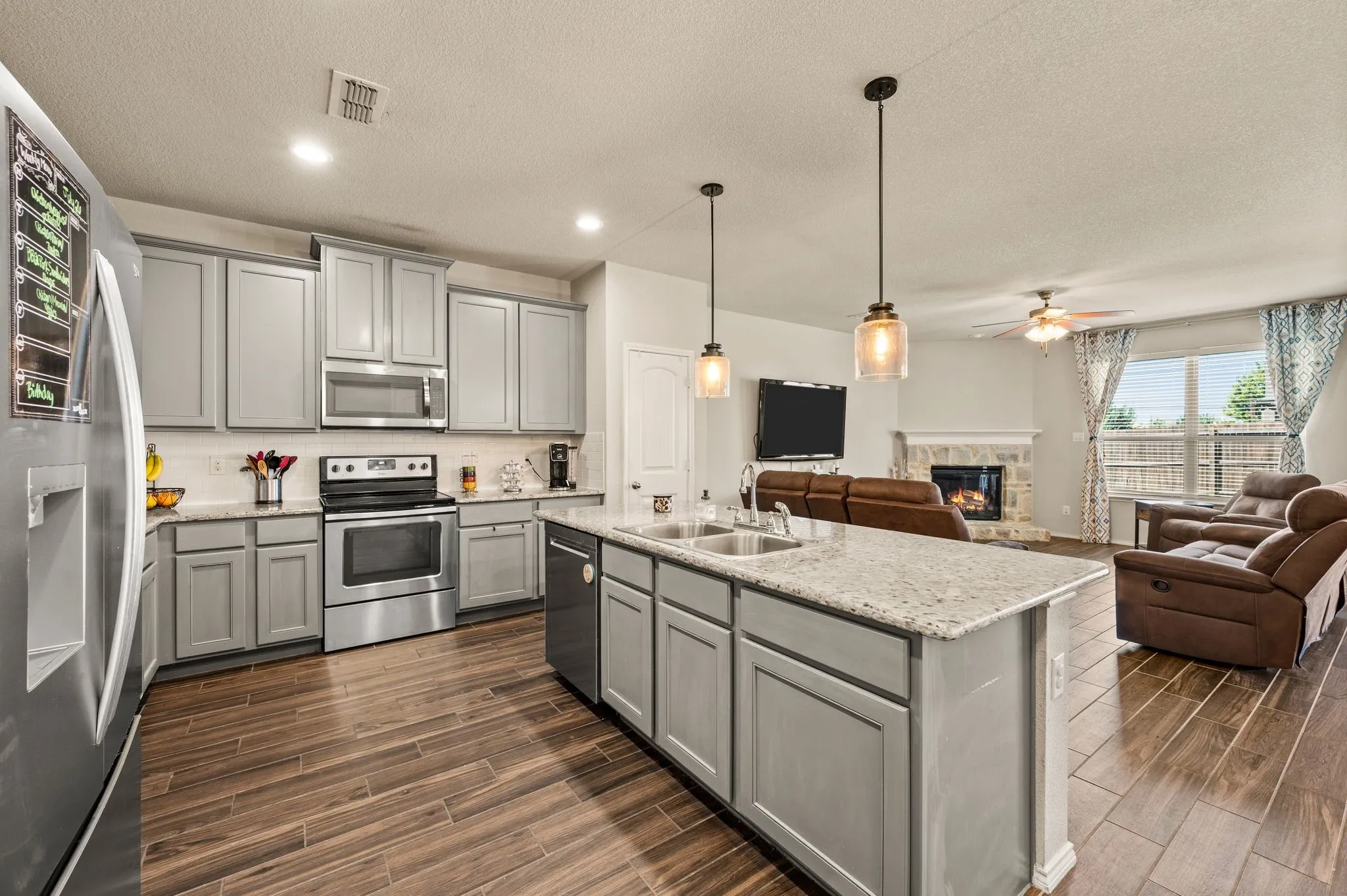 Single Family Residence For Sale in Tarrant County , 3120 Coyote Canyon Trail, Fort Worth, Texas 76108, 4 Bedroom, 3 Bathroom, 2 Garage spaces, 2,635 Sqft, built in 2017, mls#21329884, Real Estate Agent in Fort Worth, Homes For Sale in Tarrant county, Homes For Sale in Fort Worth, Realtor in Fort Worth Texas, Real Estate Brokerage Independent Realty Texas, Luminita Cordes Realtor