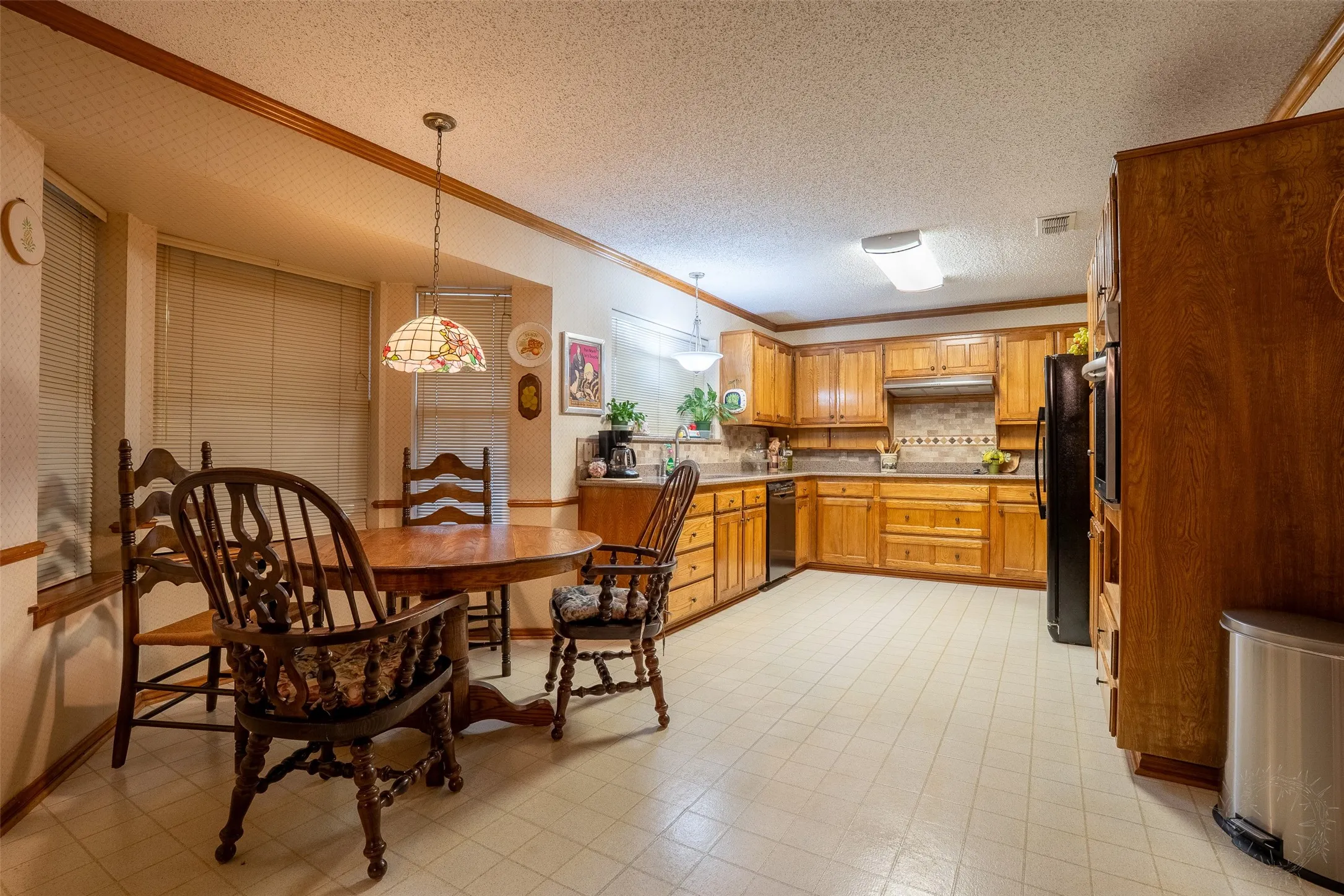 Single Family Residence For Sale in Johnson County , 1501 Westhill Terrace, Cleburne, Texas 76033, 3 Bedroom, 2 Bathroom, 2 Garage spaces, 1,843 Sqft, built in 1984, mls#21328868, Real Estate Agent in Cleburne, Homes For Sale in Johnson county, Homes For Sale in Cleburne, Realtor in Cleburne Texas, Real Estate Brokerage Independent Realty Texas, Luminita Cordes Realtor