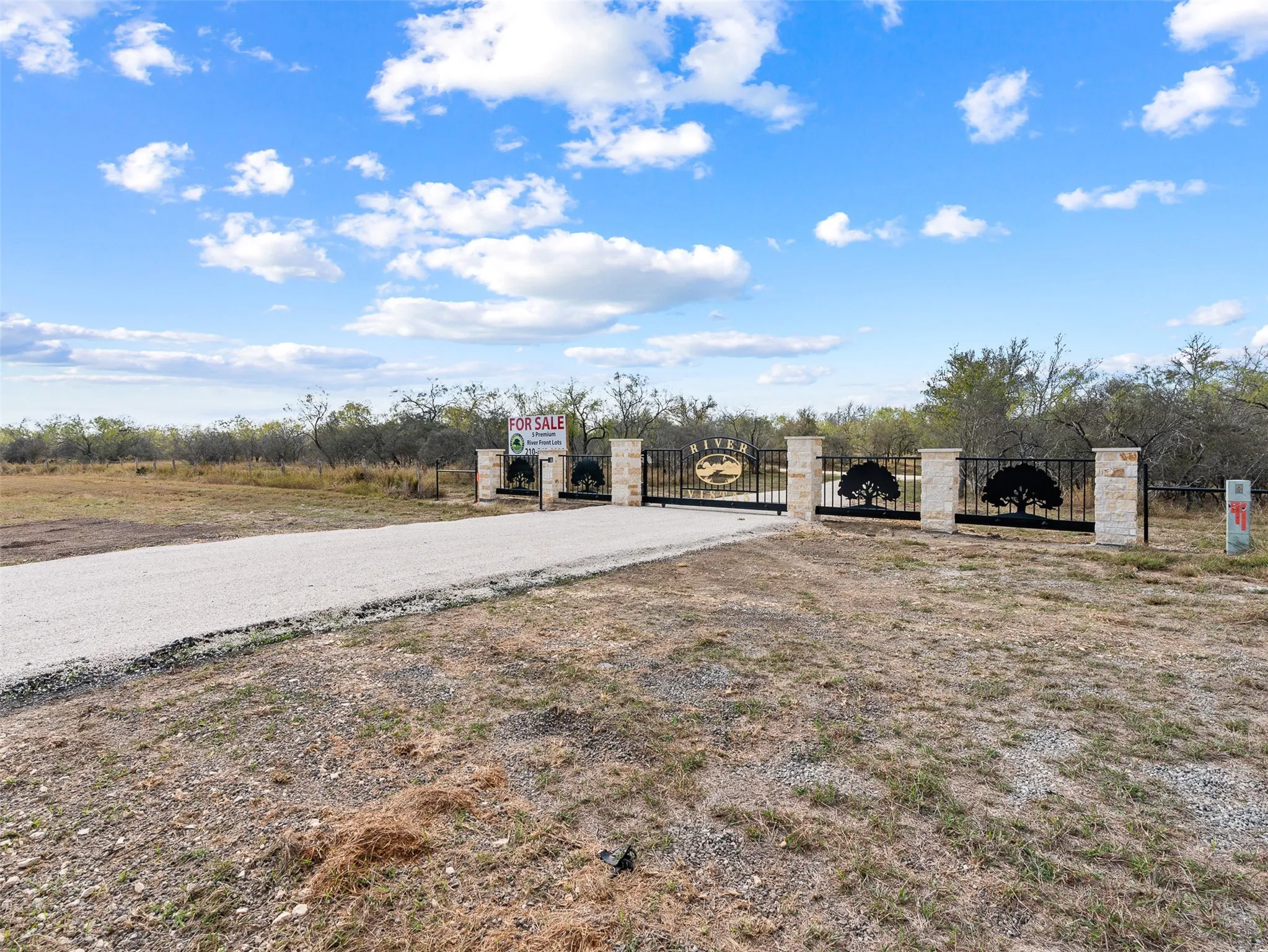 Unimproved Land For Sale in Guadalupe County , Tract 2 US Hwy 90 Alt, Seguin, Texas 78155, 0, 0, Garage spaces, 0 Sqft, built in 0, mls#21329978, Real Estate Agent in Seguin, Homes For Sale in Guadalupe county, Homes For Sale in Seguin, Realtor in Seguin Texas, Real Estate Brokerage Independent Realty Texas, Luminita Cordes Realtor