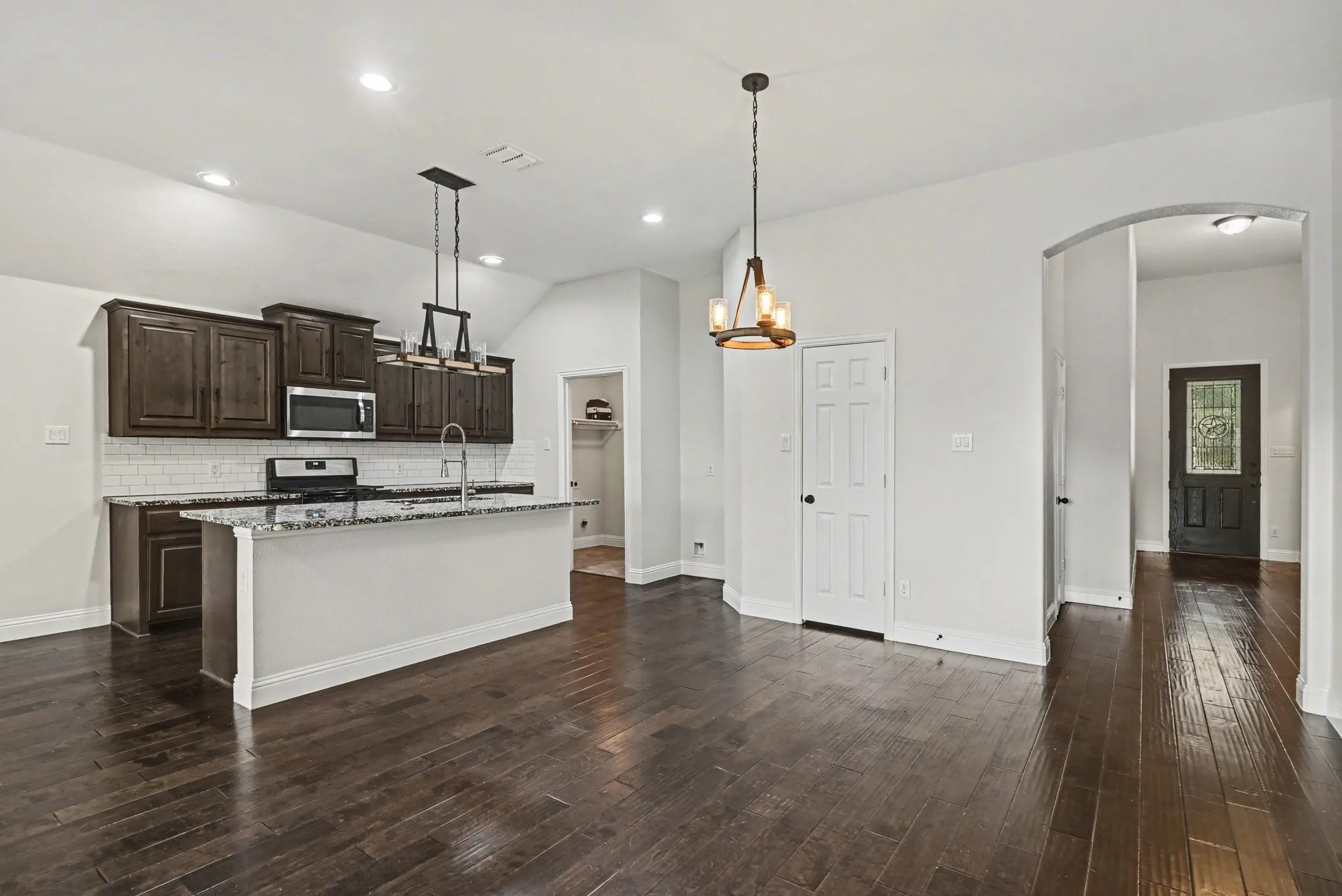 Single Family Residence For Sale in Tarrant County , 6154 Stillhouse Lane, Fort Worth, Texas 76179, 4 Bedroom, 2 Bathroom, 2 Garage spaces, 1,940 Sqft, built in 2016, mls#21329986, Real Estate Agent in Fort Worth, Homes For Sale in Tarrant county, Homes For Sale in Fort Worth, Realtor in Fort Worth Texas, Real Estate Brokerage Independent Realty Texas, Luminita Cordes Realtor