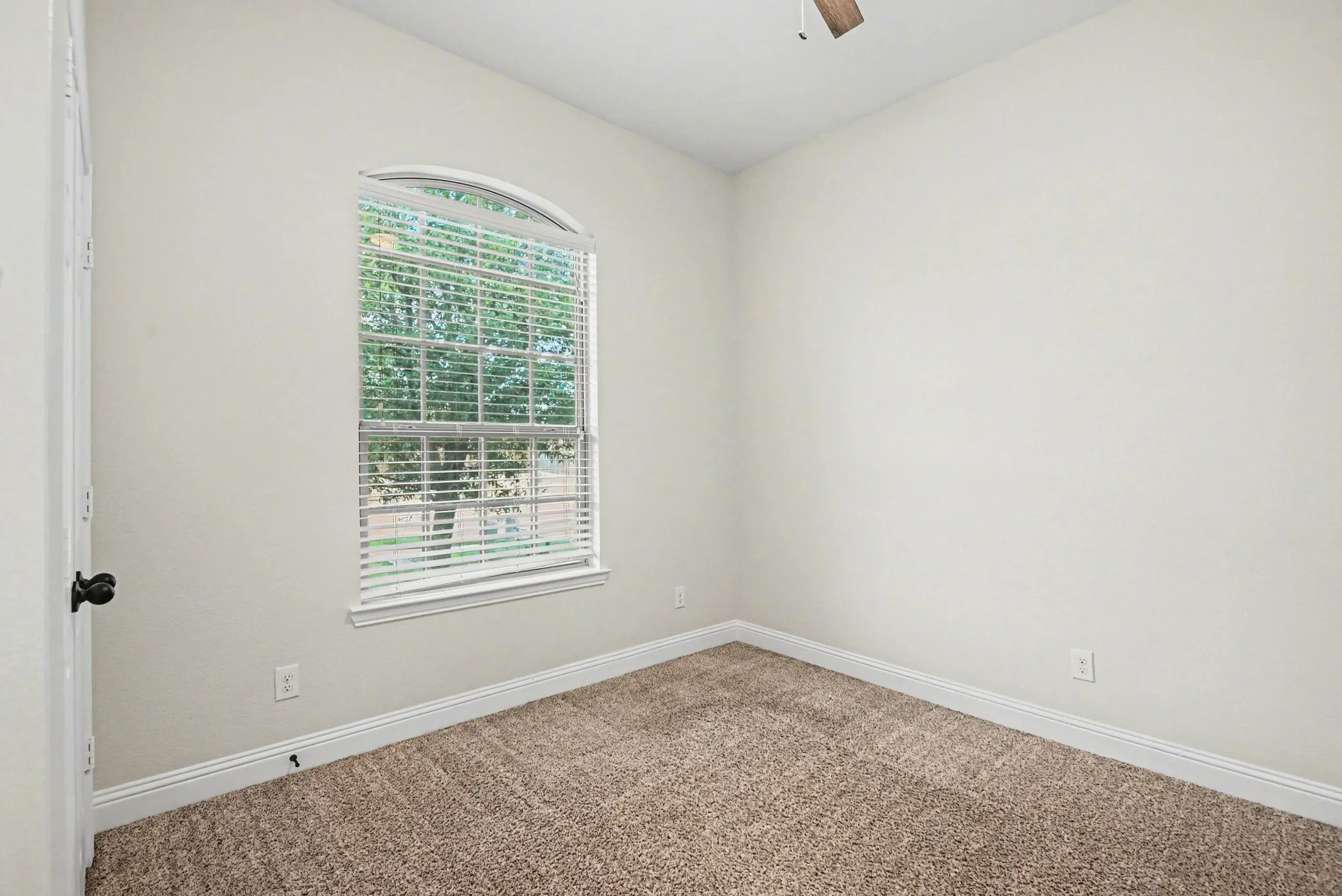 Single Family Residence For Sale in Tarrant County , 6154 Stillhouse Lane, Fort Worth, Texas 76179, 4 Bedroom, 2 Bathroom, 2 Garage spaces, 1,940 Sqft, built in 2016, mls#21329986, Real Estate Agent in Fort Worth, Homes For Sale in Tarrant county, Homes For Sale in Fort Worth, Realtor in Fort Worth Texas, Real Estate Brokerage Independent Realty Texas, Luminita Cordes Realtor