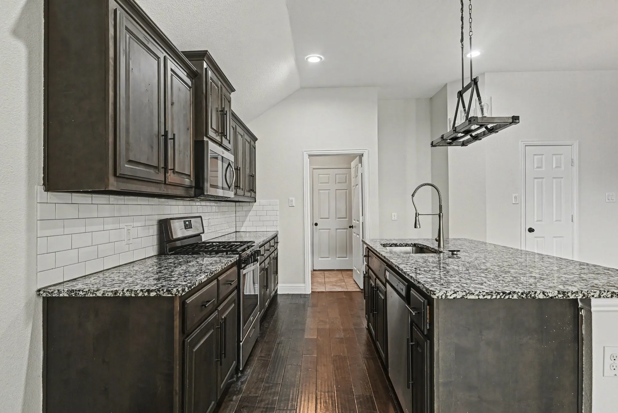 Single Family Residence For Sale in Tarrant County , 6154 Stillhouse Lane, Fort Worth, Texas 76179, 4 Bedroom, 2 Bathroom, 2 Garage spaces, 1,940 Sqft, built in 2016, mls#21329986, Real Estate Agent in Fort Worth, Homes For Sale in Tarrant county, Homes For Sale in Fort Worth, Realtor in Fort Worth Texas, Real Estate Brokerage Independent Realty Texas, Luminita Cordes Realtor