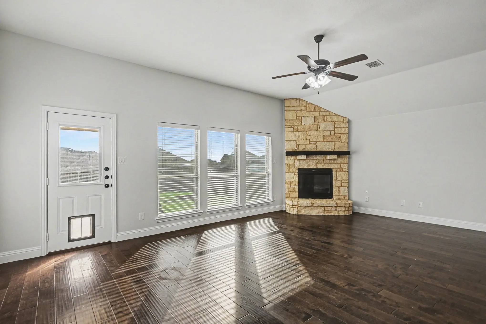 Single Family Residence For Sale in Tarrant County , 6154 Stillhouse Lane, Fort Worth, Texas 76179, 4 Bedroom, 2 Bathroom, 2 Garage spaces, 1,940 Sqft, built in 2016, mls#21329986, Real Estate Agent in Fort Worth, Homes For Sale in Tarrant county, Homes For Sale in Fort Worth, Realtor in Fort Worth Texas, Real Estate Brokerage Independent Realty Texas, Luminita Cordes Realtor