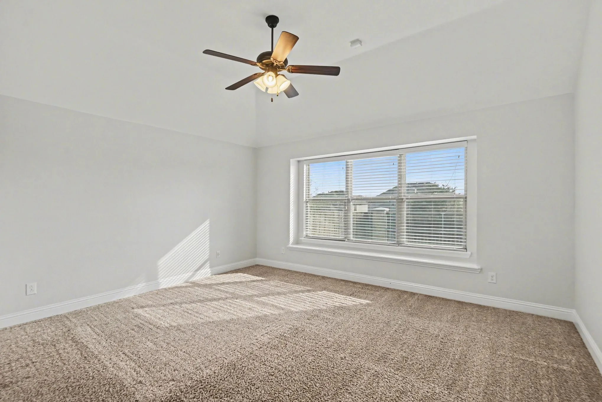 Single Family Residence For Sale in Tarrant County , 6154 Stillhouse Lane, Fort Worth, Texas 76179, 4 Bedroom, 2 Bathroom, 2 Garage spaces, 1,940 Sqft, built in 2016, mls#21329986, Real Estate Agent in Fort Worth, Homes For Sale in Tarrant county, Homes For Sale in Fort Worth, Realtor in Fort Worth Texas, Real Estate Brokerage Independent Realty Texas, Luminita Cordes Realtor