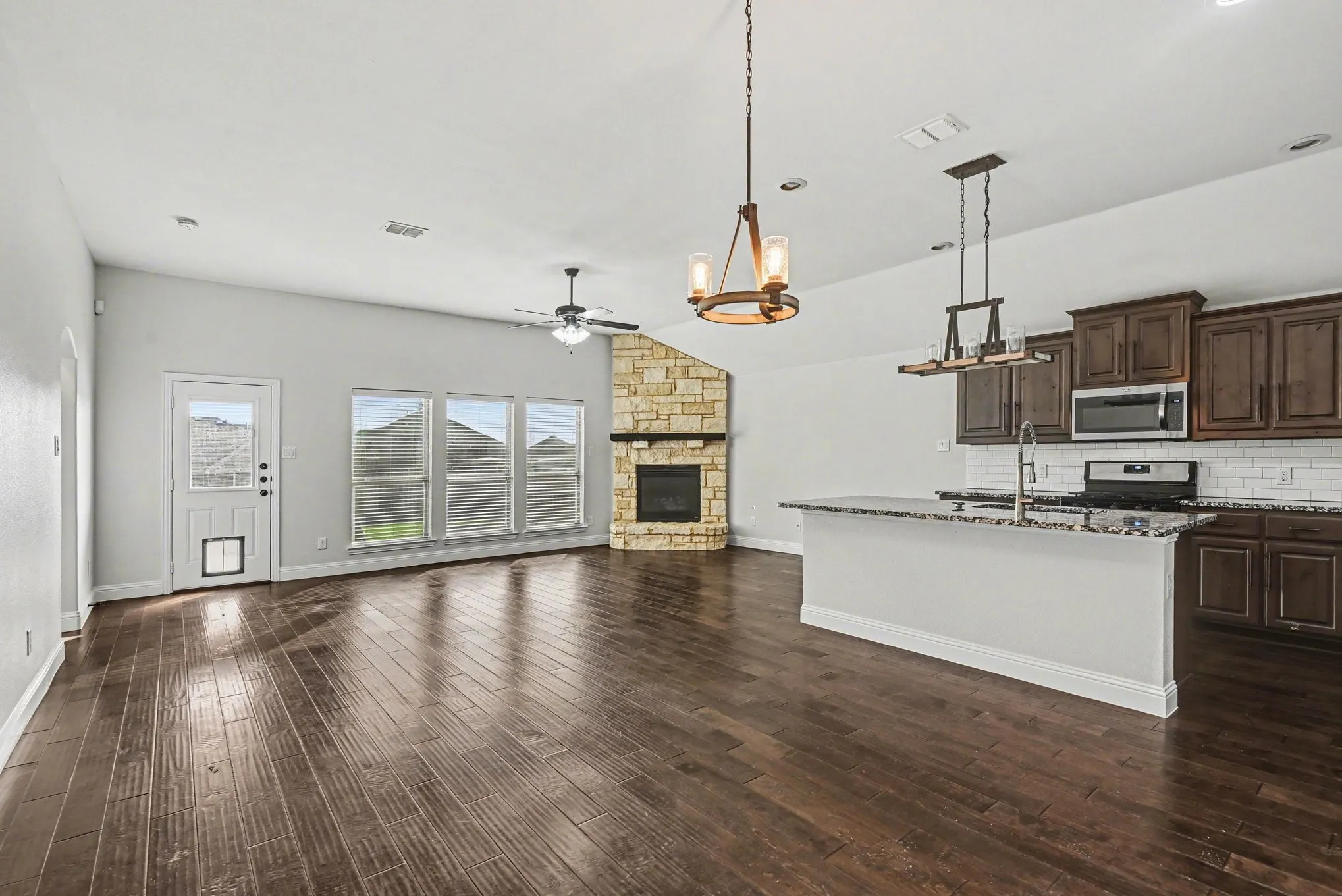 Single Family Residence For Sale in Tarrant County , 6154 Stillhouse Lane, Fort Worth, Texas 76179, 4 Bedroom, 2 Bathroom, 2 Garage spaces, 1,940 Sqft, built in 2016, mls#21329986, Real Estate Agent in Fort Worth, Homes For Sale in Tarrant county, Homes For Sale in Fort Worth, Realtor in Fort Worth Texas, Real Estate Brokerage Independent Realty Texas, Luminita Cordes Realtor