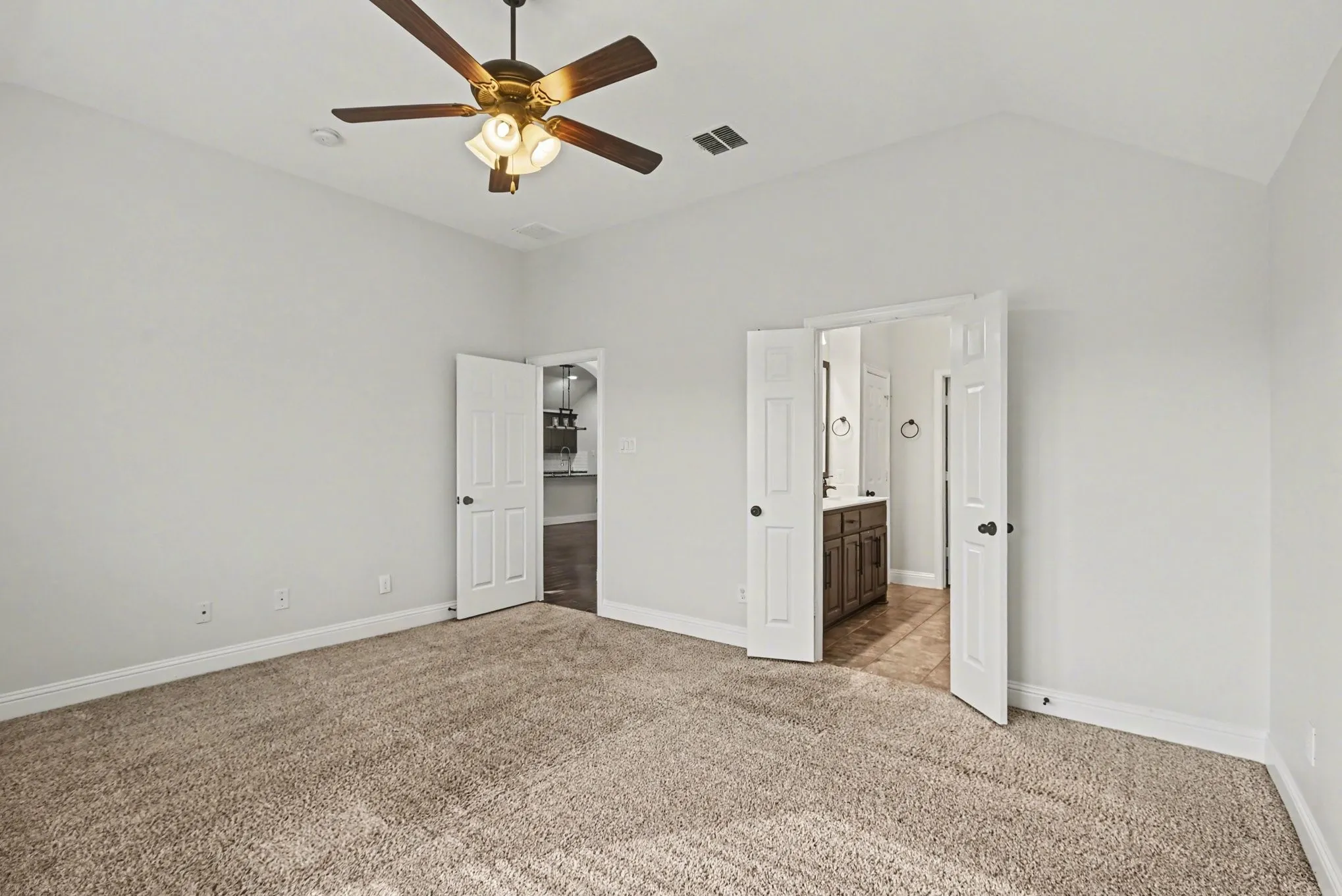 Single Family Residence For Sale in Tarrant County , 6154 Stillhouse Lane, Fort Worth, Texas 76179, 4 Bedroom, 2 Bathroom, 2 Garage spaces, 1,940 Sqft, built in 2016, mls#21329986, Real Estate Agent in Fort Worth, Homes For Sale in Tarrant county, Homes For Sale in Fort Worth, Realtor in Fort Worth Texas, Real Estate Brokerage Independent Realty Texas, Luminita Cordes Realtor