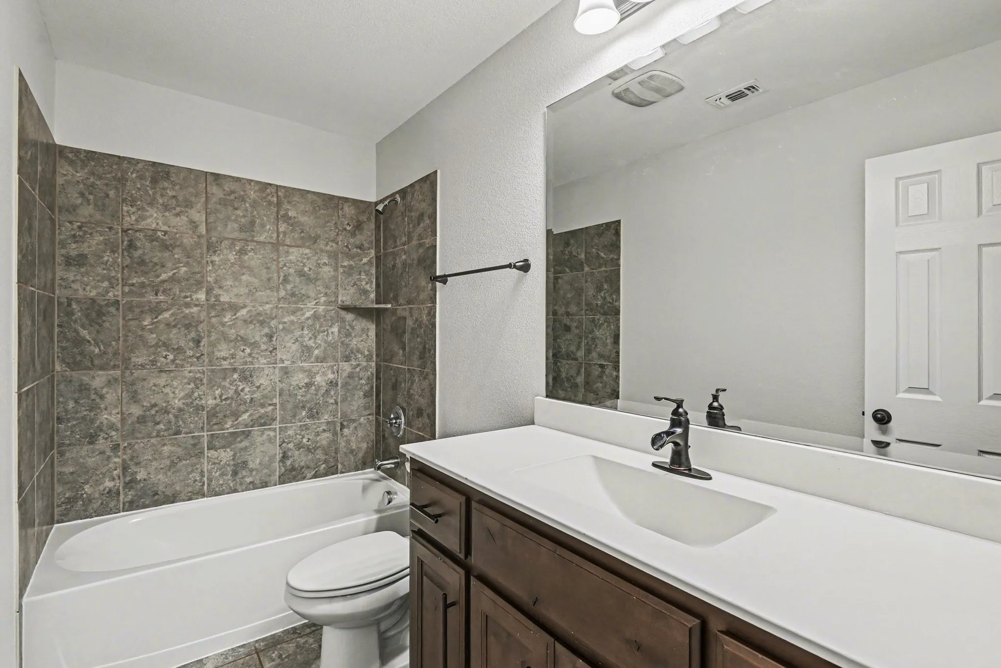 Single Family Residence For Sale in Tarrant County , 6154 Stillhouse Lane, Fort Worth, Texas 76179, 4 Bedroom, 2 Bathroom, 2 Garage spaces, 1,940 Sqft, built in 2016, mls#21329986, Real Estate Agent in Fort Worth, Homes For Sale in Tarrant county, Homes For Sale in Fort Worth, Realtor in Fort Worth Texas, Real Estate Brokerage Independent Realty Texas, Luminita Cordes Realtor