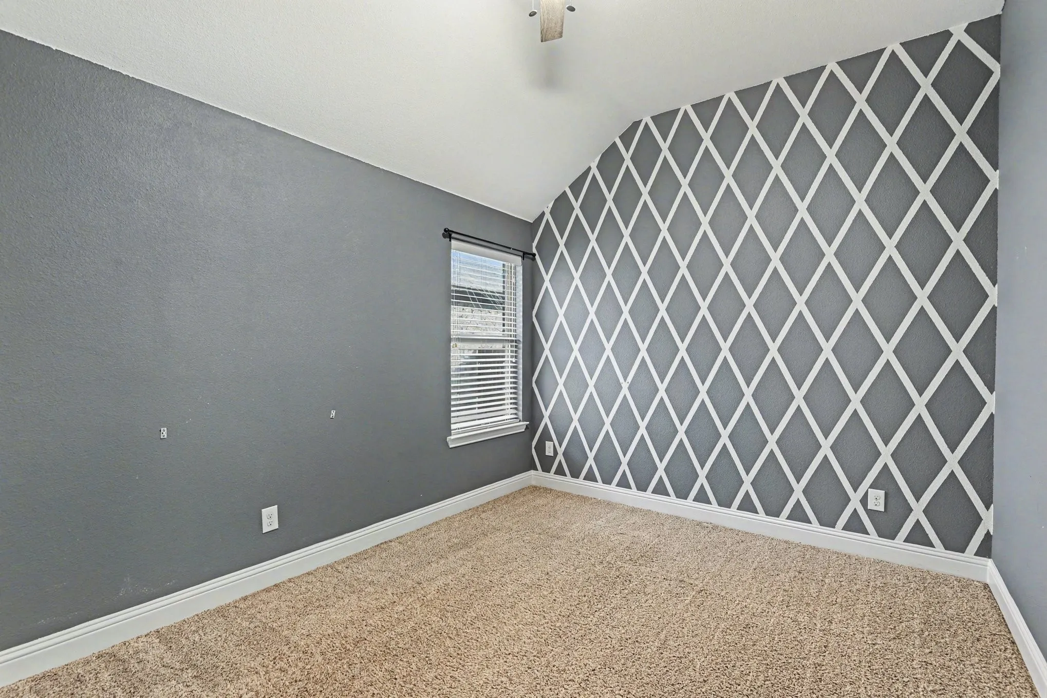 Single Family Residence For Sale in Tarrant County , 6154 Stillhouse Lane, Fort Worth, Texas 76179, 4 Bedroom, 2 Bathroom, 2 Garage spaces, 1,940 Sqft, built in 2016, mls#21329986, Real Estate Agent in Fort Worth, Homes For Sale in Tarrant county, Homes For Sale in Fort Worth, Realtor in Fort Worth Texas, Real Estate Brokerage Independent Realty Texas, Luminita Cordes Realtor