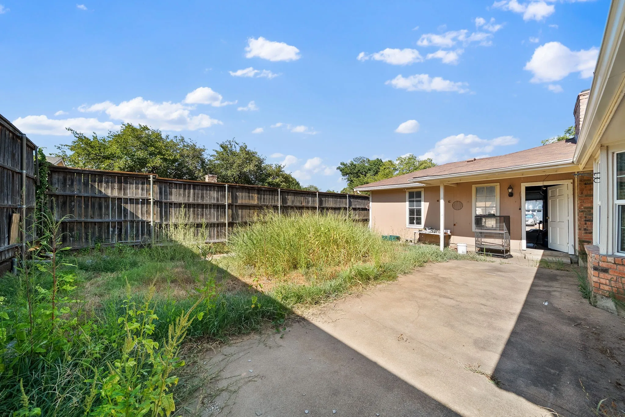 Single Family Residence For Sale in Dallas County , 1801 Tameria Drive, Irving, Texas 75060, 5 Bedroom, 3 Bathroom, 2 Garage spaces, 2,393 Sqft, built in 1974, mls#21330003, Real Estate Agent in Irving, Homes For Sale in Dallas county, Homes For Sale in Irving, Realtor in Irving Texas, Real Estate Brokerage Independent Realty Texas, Luminita Cordes Realtor