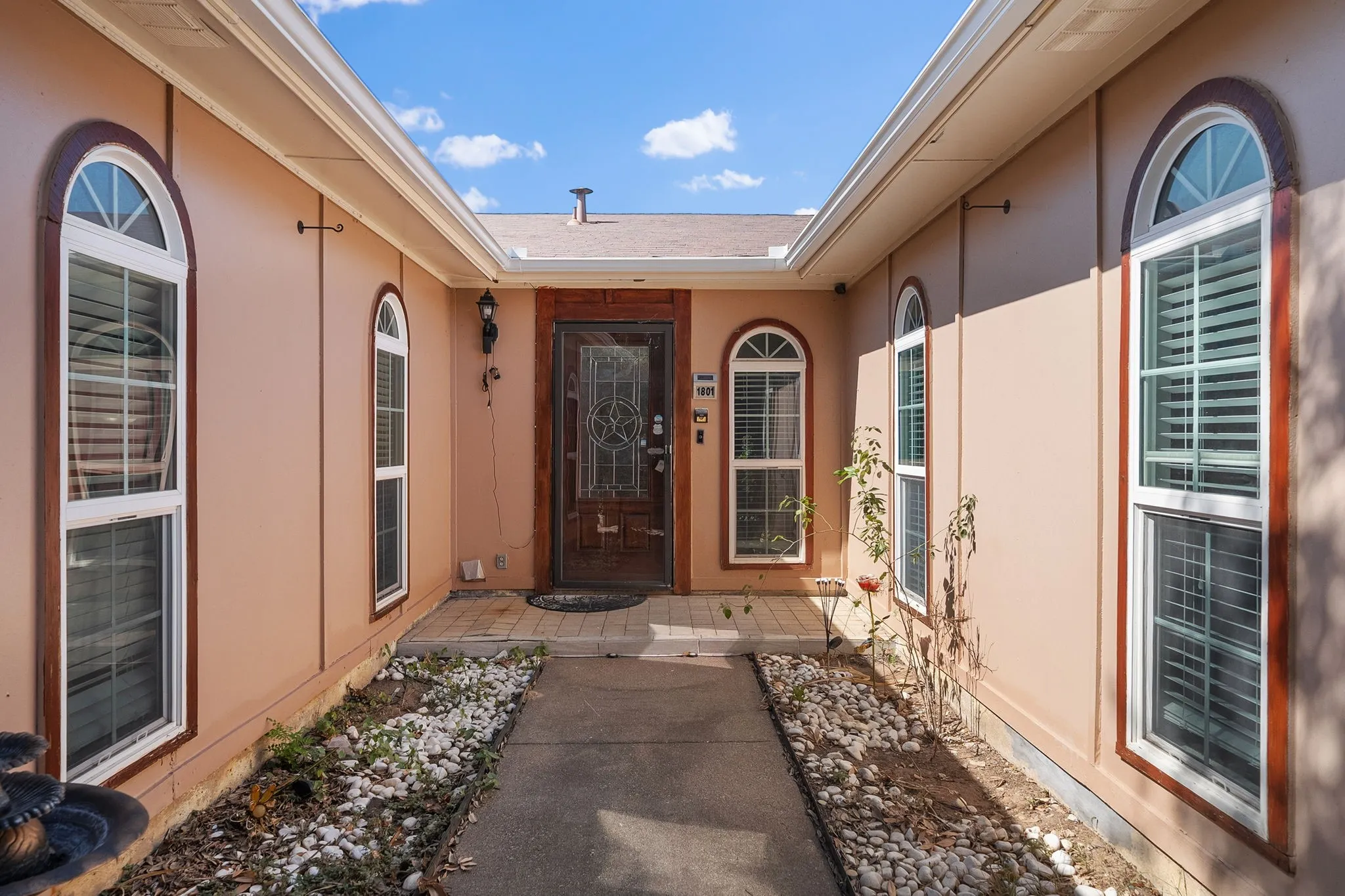 Single Family Residence For Sale in Dallas County , 1801 Tameria Drive, Irving, Texas 75060, 5 Bedroom, 3 Bathroom, 2 Garage spaces, 2,393 Sqft, built in 1974, mls#21330003, Real Estate Agent in Irving, Homes For Sale in Dallas county, Homes For Sale in Irving, Realtor in Irving Texas, Real Estate Brokerage Independent Realty Texas, Luminita Cordes Realtor