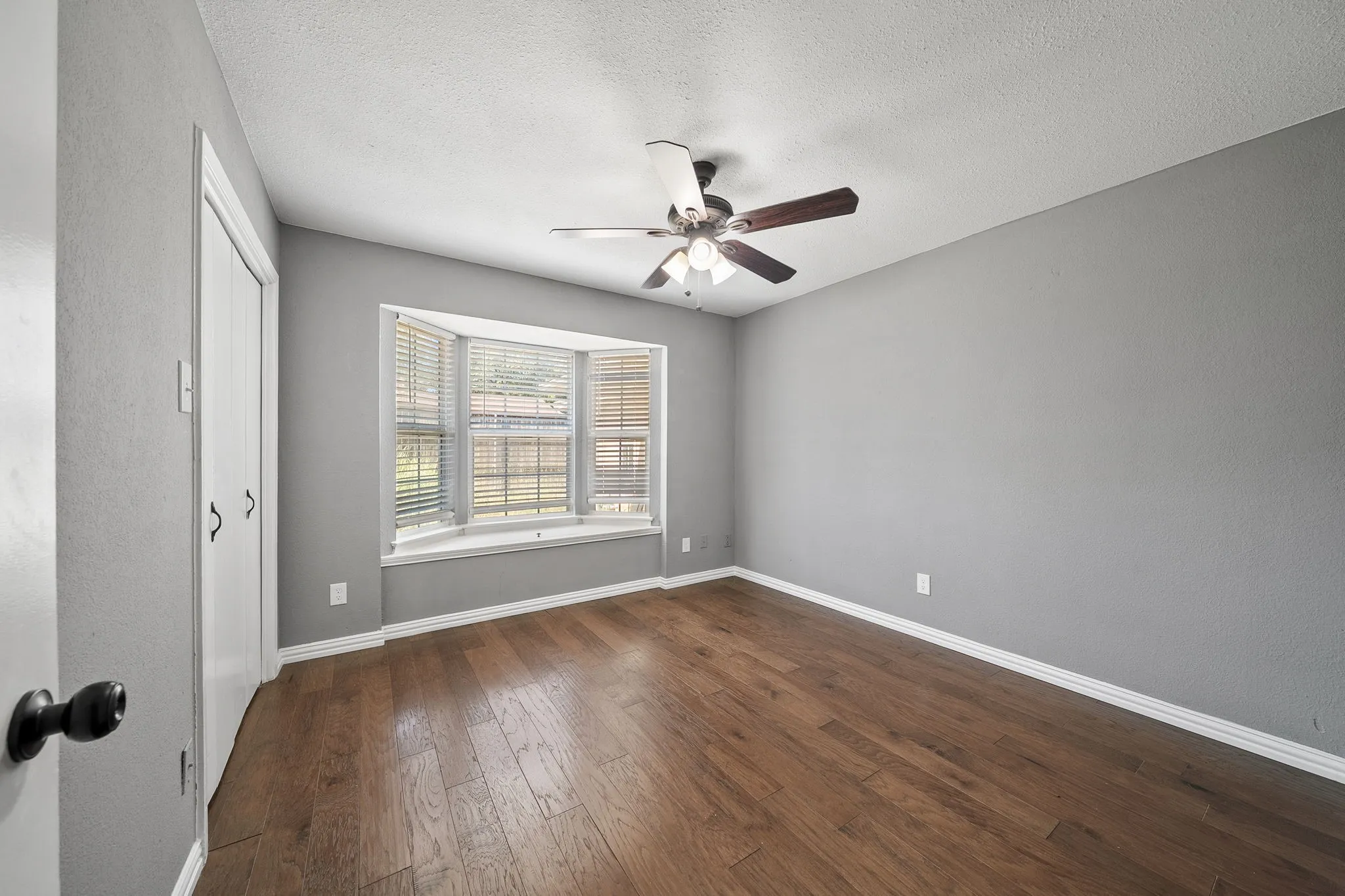 Single Family Residence For Sale in Dallas County , 1801 Tameria Drive, Irving, Texas 75060, 5 Bedroom, 3 Bathroom, 2 Garage spaces, 2,393 Sqft, built in 1974, mls#21330003, Real Estate Agent in Irving, Homes For Sale in Dallas county, Homes For Sale in Irving, Realtor in Irving Texas, Real Estate Brokerage Independent Realty Texas, Luminita Cordes Realtor