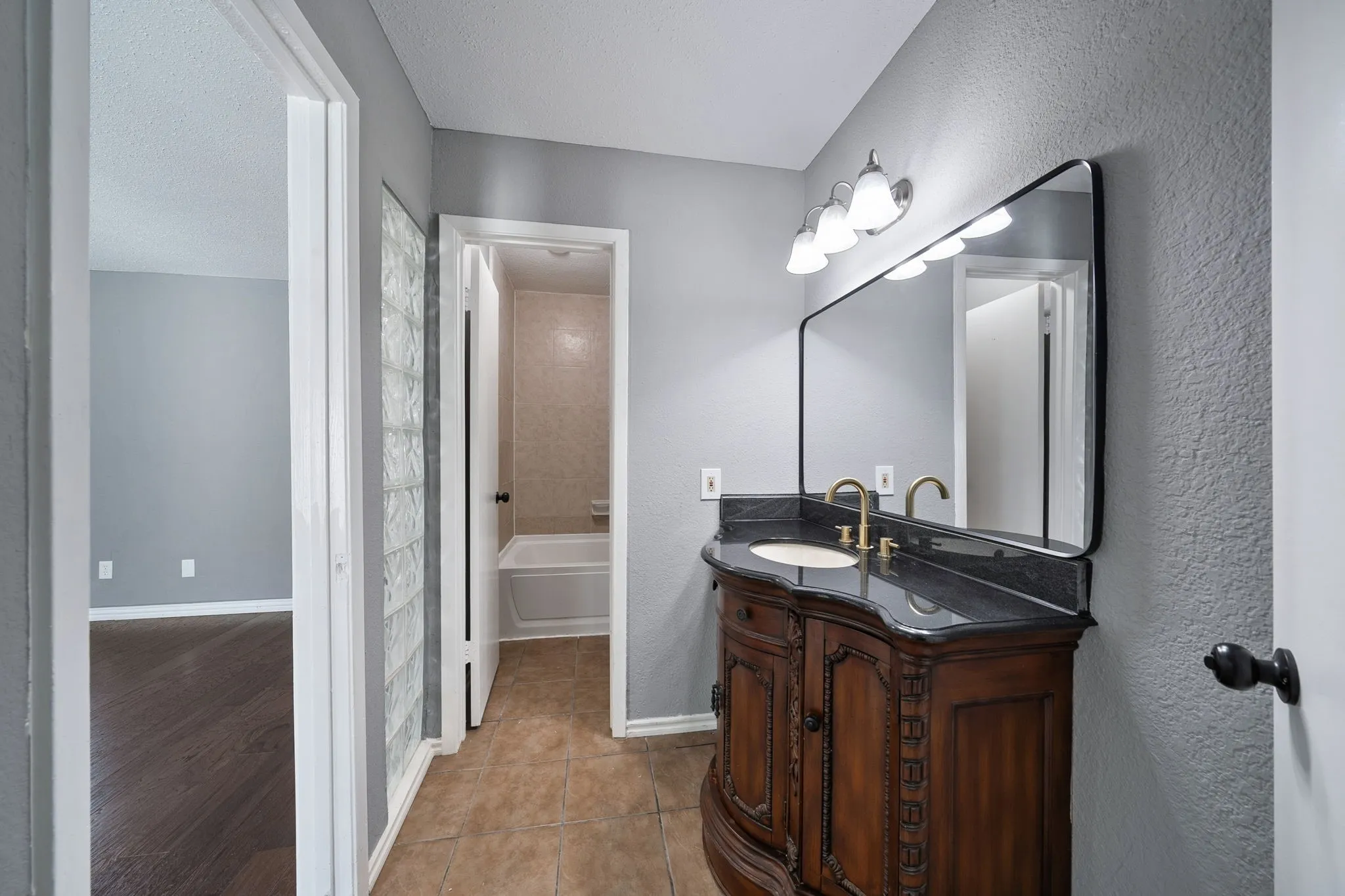Single Family Residence For Sale in Dallas County , 1801 Tameria Drive, Irving, Texas 75060, 5 Bedroom, 3 Bathroom, 2 Garage spaces, 2,393 Sqft, built in 1974, mls#21330003, Real Estate Agent in Irving, Homes For Sale in Dallas county, Homes For Sale in Irving, Realtor in Irving Texas, Real Estate Brokerage Independent Realty Texas, Luminita Cordes Realtor