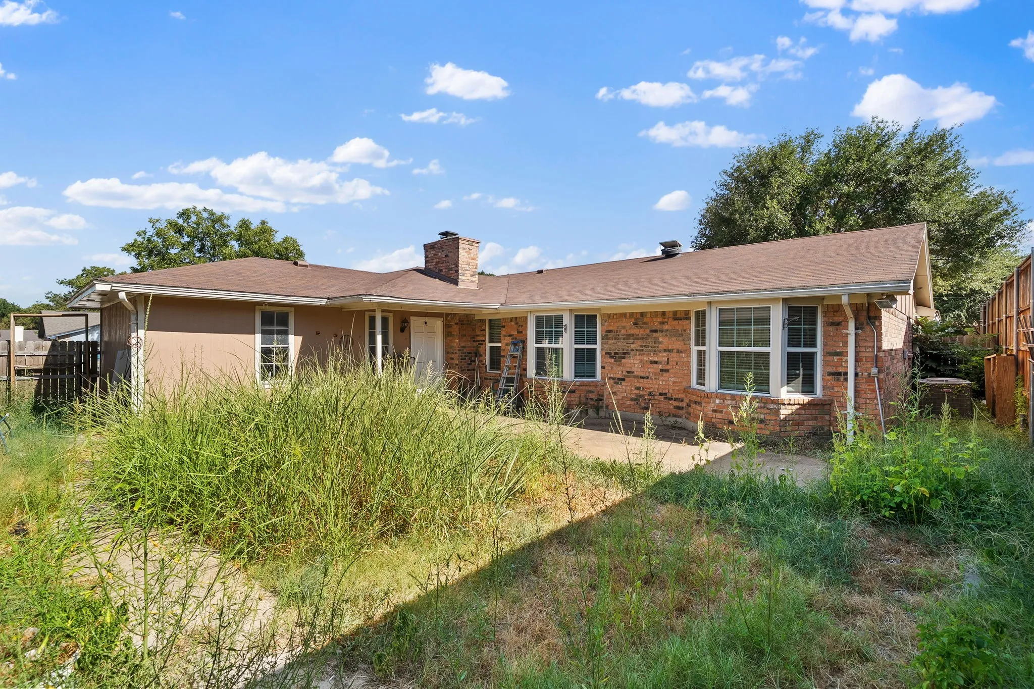 Single Family Residence For Sale in Dallas County , 1801 Tameria Drive, Irving, Texas 75060, 5 Bedroom, 3 Bathroom, 2 Garage spaces, 2,393 Sqft, built in 1974, mls#21330003, Real Estate Agent in Irving, Homes For Sale in Dallas county, Homes For Sale in Irving, Realtor in Irving Texas, Real Estate Brokerage Independent Realty Texas, Luminita Cordes Realtor