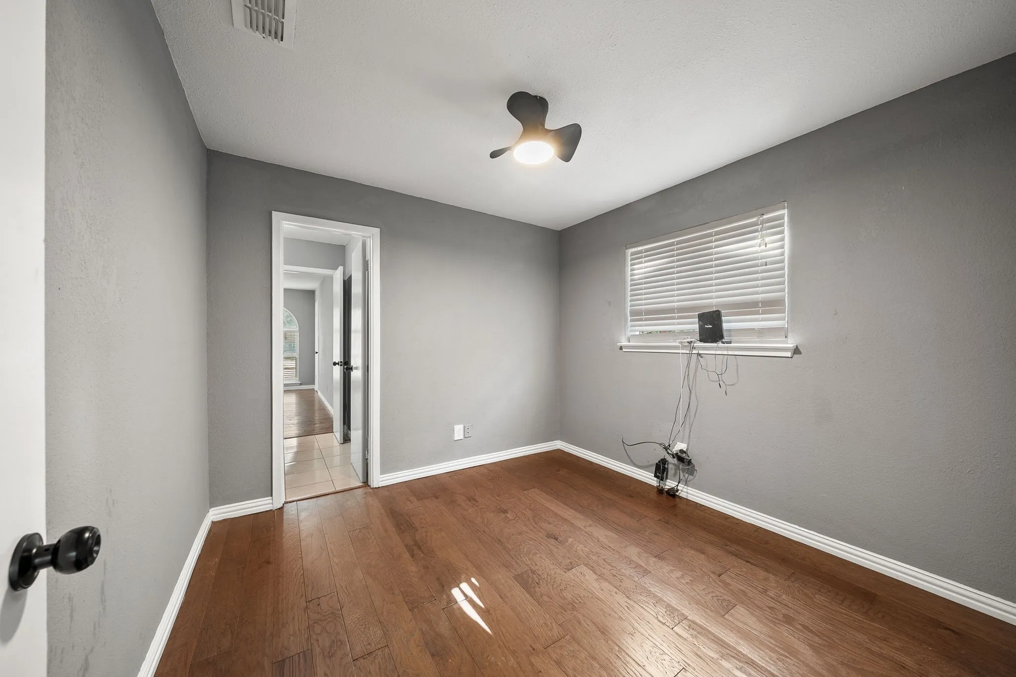 Single Family Residence For Sale in Dallas County , 1801 Tameria Drive, Irving, Texas 75060, 5 Bedroom, 3 Bathroom, 2 Garage spaces, 2,393 Sqft, built in 1974, mls#21330003, Real Estate Agent in Irving, Homes For Sale in Dallas county, Homes For Sale in Irving, Realtor in Irving Texas, Real Estate Brokerage Independent Realty Texas, Luminita Cordes Realtor
