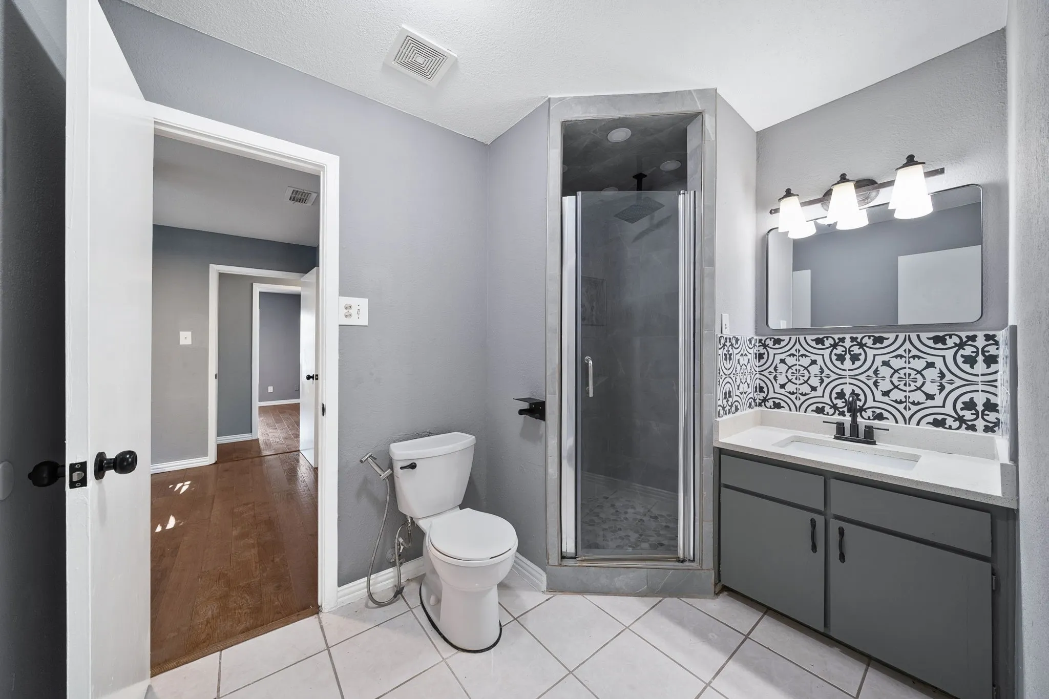 Single Family Residence For Sale in Dallas County , 1801 Tameria Drive, Irving, Texas 75060, 5 Bedroom, 3 Bathroom, 2 Garage spaces, 2,393 Sqft, built in 1974, mls#21330003, Real Estate Agent in Irving, Homes For Sale in Dallas county, Homes For Sale in Irving, Realtor in Irving Texas, Real Estate Brokerage Independent Realty Texas, Luminita Cordes Realtor