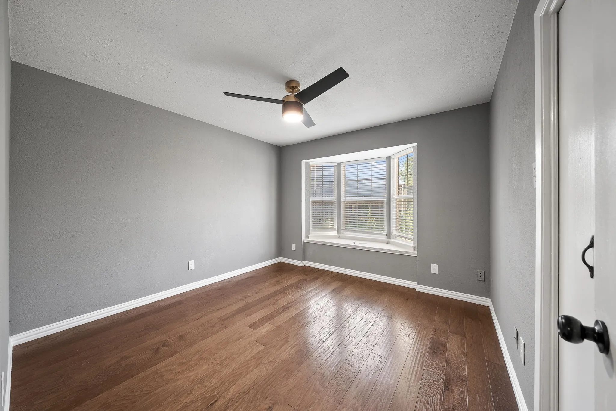 Single Family Residence For Sale in Dallas County , 1801 Tameria Drive, Irving, Texas 75060, 5 Bedroom, 3 Bathroom, 2 Garage spaces, 2,393 Sqft, built in 1974, mls#21330003, Real Estate Agent in Irving, Homes For Sale in Dallas county, Homes For Sale in Irving, Realtor in Irving Texas, Real Estate Brokerage Independent Realty Texas, Luminita Cordes Realtor